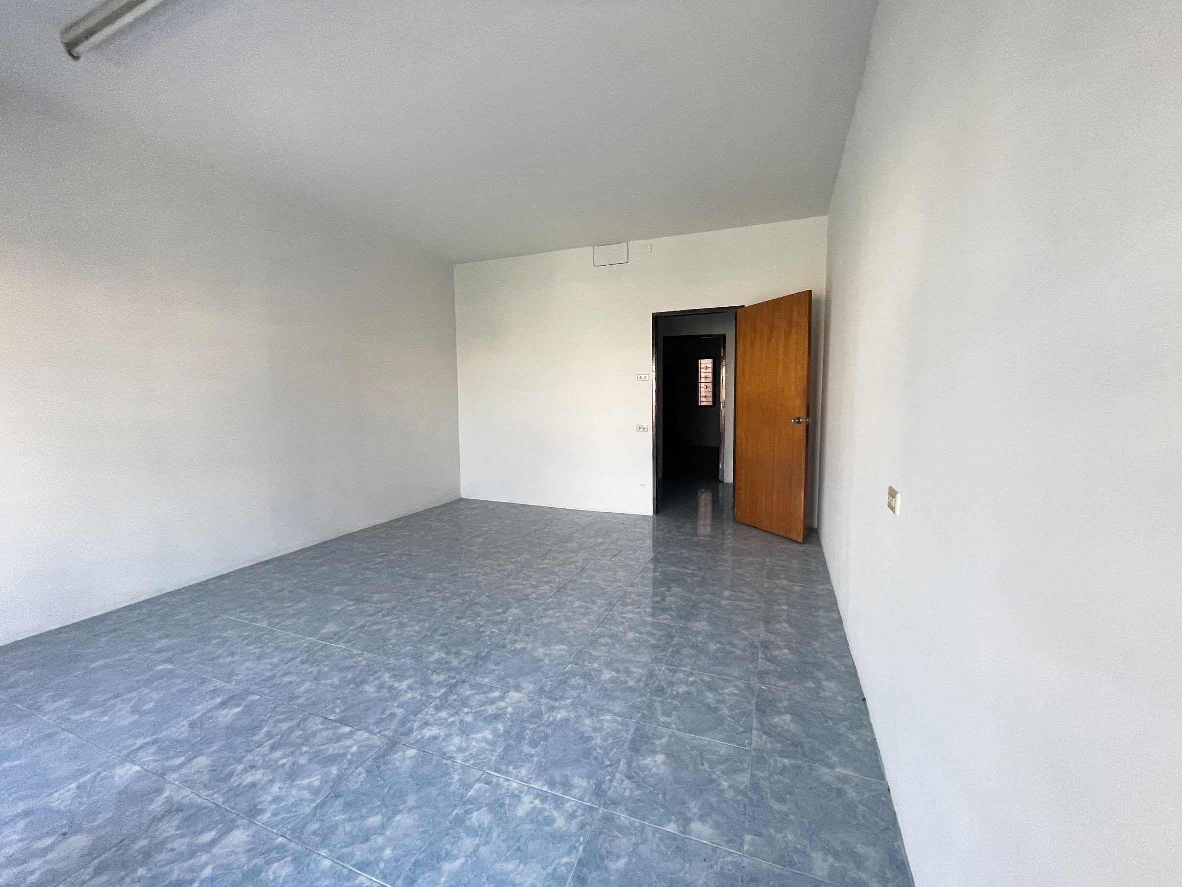 76993-ขายทาวน์เฮ้าส์ อีสแลนด์ แอนด์ เฮ้าส์ ดอนหัวฬ่อ ชลบุรี