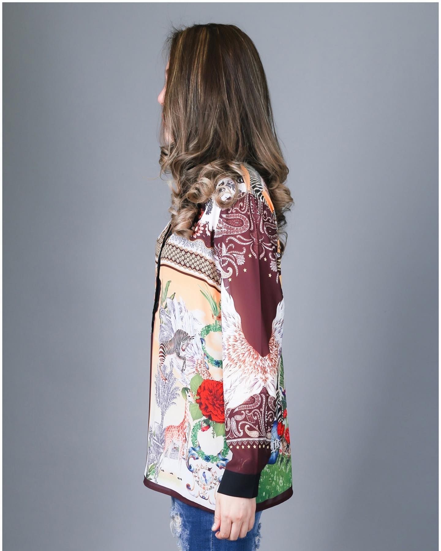 Sale+++#Blueberry Nights B3655 เสื้อทูนิคเชิ้ตแขนยาวพิมพ์ลายทั้งตัว ผ้าโพลีเอสเตอร์ผสมชีฟองเนื้อนุ่มสวยสุดหรู ผ้าเนื้อดีสัมผัสนุ่มใส่สบายมากๆค่ะ ดีเทลผ้าพิมพ์ลายทั้งตัวสวยคมชัดสีสดใสเกรดพรีเมี่ยม แพทเทิร์นคอวีทูนิคกระดุมหน้า3เม็ด ปลายแขนเชิ้ตติดกระดุม &#x