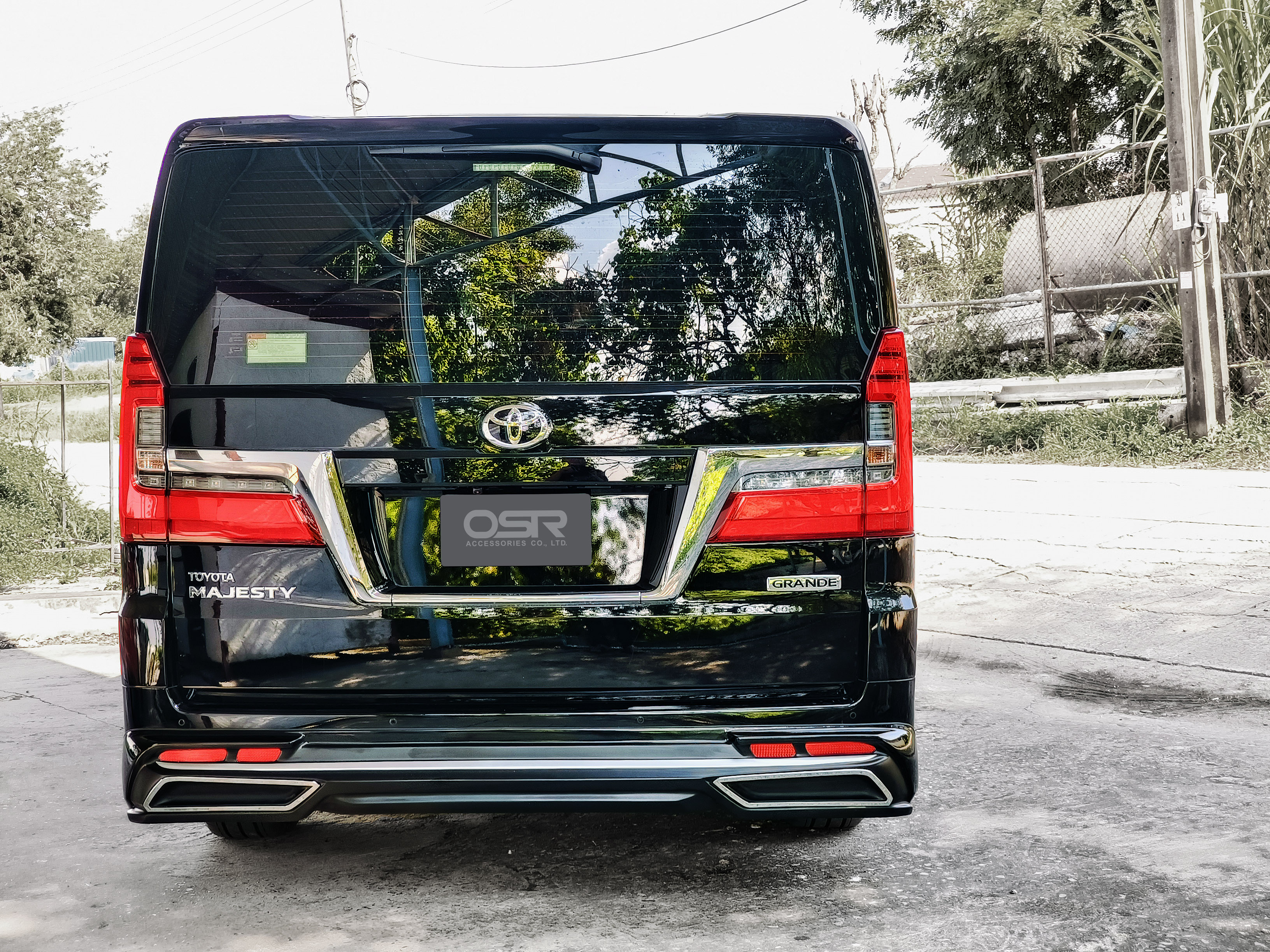 ชุดแต่งรถ สเกิร์ต-สปอยเลอร์ Toyota Majesty ทรง ATIVUS by OSR