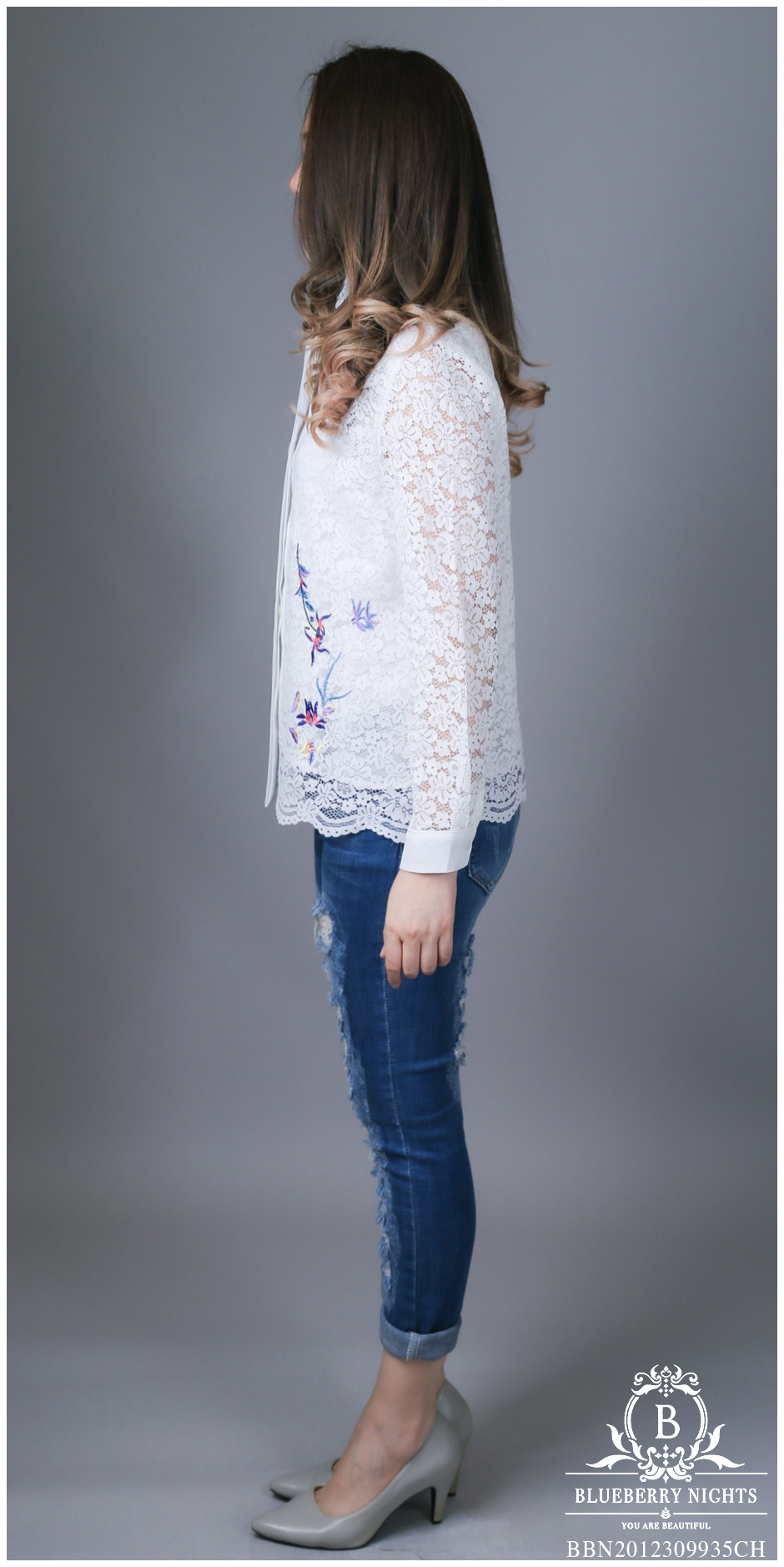 Sale+++B3629 เสื้อเชิ้ตลูกไม้อิตาลีปักลายดอกไม้ ผ้าลูกไม้อิตาลีเกรดพรีเมี่ยมเนื้อนุ่มเบาใส่สบายมากค่ะ แพทเทิร์นเสื้อเชิ้ตกระดุมหน้ายาวตลอด ดีเทลด้านหน้าปักดิ้นลายดอกไม้สวยหรูค่ะ มีซับในทั้งตัว ♡เหมาะสำหรับสาวๆรอบอก(36-44)♡ รุ่นใหม่ ขายดีมากๆ