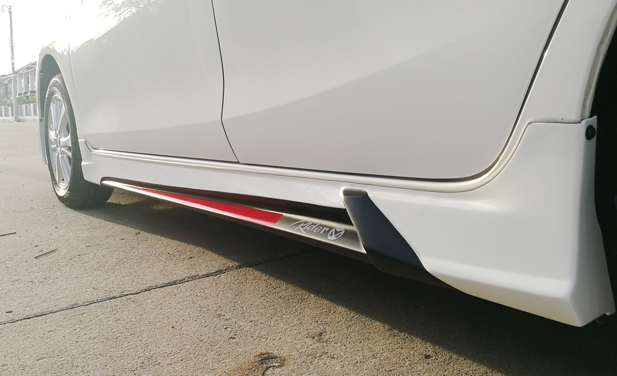 ชุดแต่งรถ สเกิร์ต-สปอยเลอร์ New Yaris 2018 ทรง Rider-M