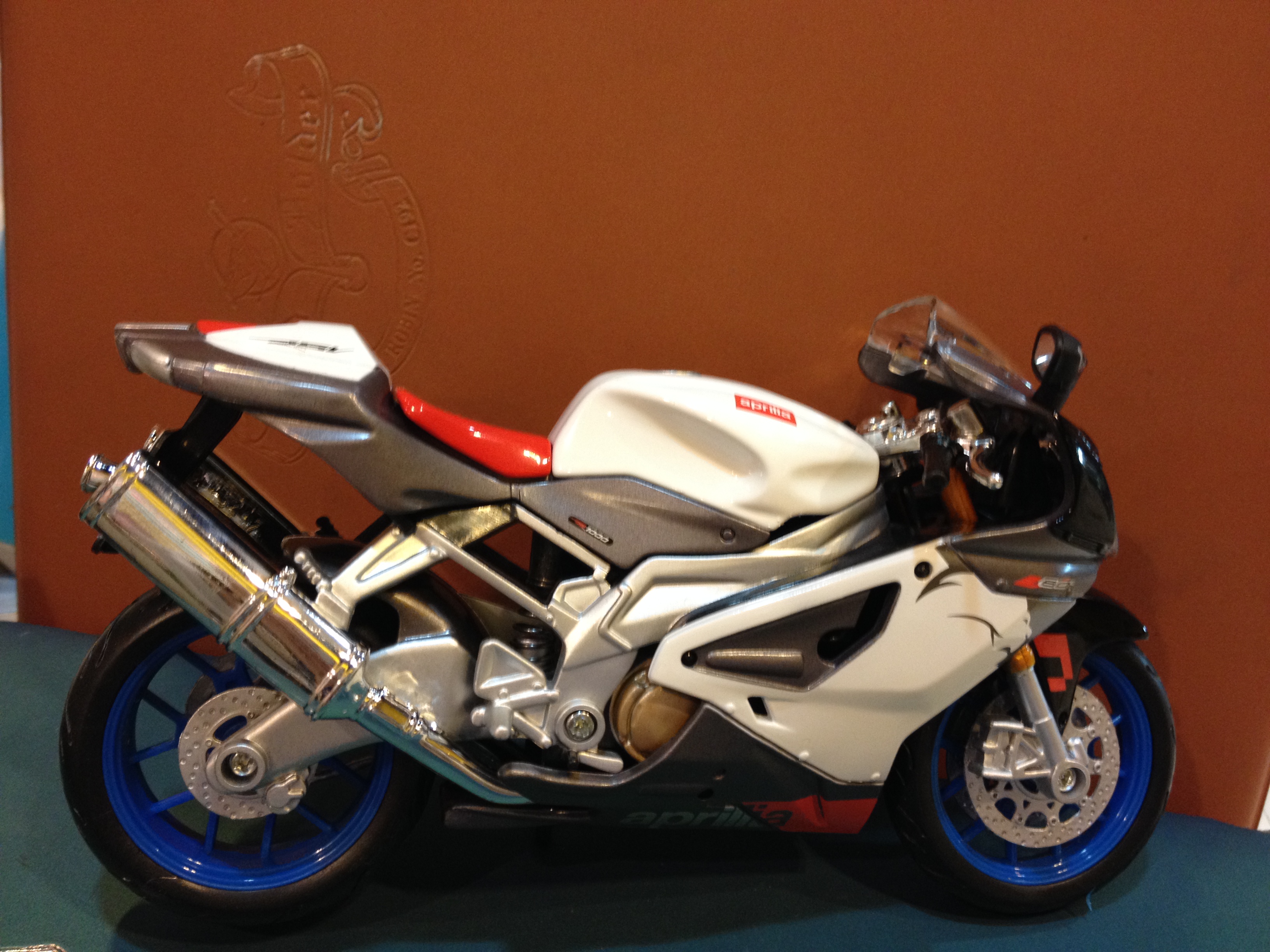 1:12 Aprilia RSV 1000R