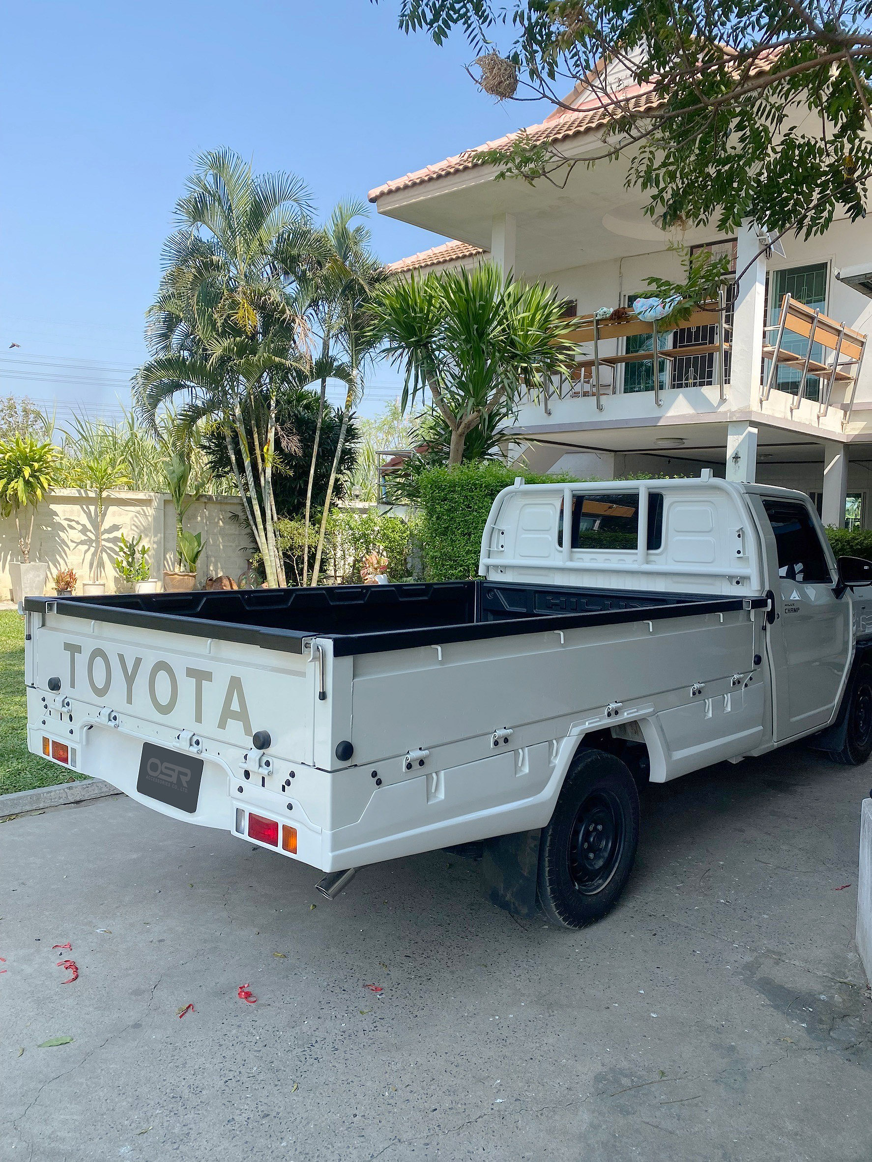 ชุดแต่งรถ-สเกิร์ต-อุปกรณ์แต่งรถ Toyota Hilux Champ 2023