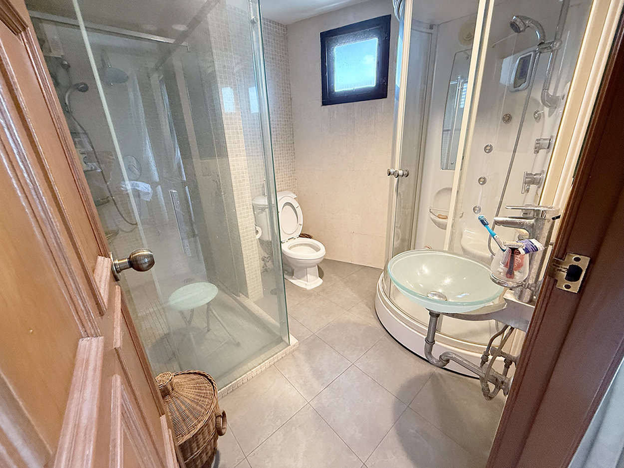 ขายคอนโด 2 ห้องเชื่อมกัน โมเดอร์นทาวน์ คลองตัน พระโขนง กรุงเทพฯ