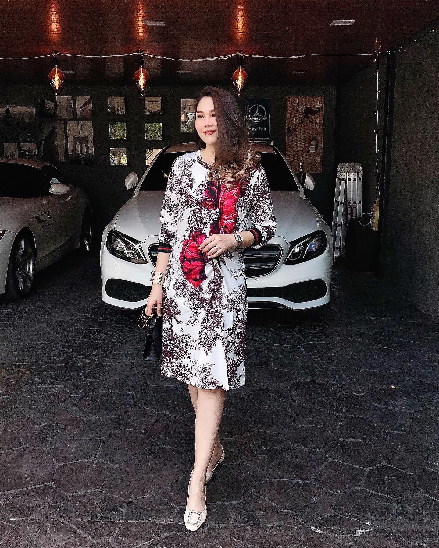 SaLe++14100 เดรสทีเชิ้ตผ้ายืดโพลีเอสเตอร์ผสมเนื้อนุ่มเกรดพรีเมี่ยม ตัดเย็บสวยเนี้ยบสไตล์แบรนด์เนมสุดหรู แพทเทิร์นเสื้อคอกลมแขนยาวปลายแขนยางยืด ช่วงเอวเย็บม้วนเกลียวช่วยอำพรางพุง #ซ่อนพุง ให้ดู #ผอมมีเอว ค่ะ พิมพ์ลายสีคมชัดสวยเป๊ะ ใส่สวยได้ทุกๆโอกาส หรูหรา