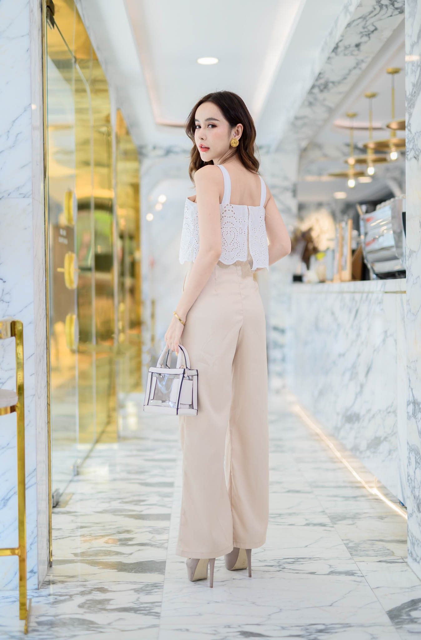 JS00107 จั๊มสูทขายาว จั๊มสูทสายเดี่ยว จั๊มสูทลูกไม้ จั๊มสูทออกงาน จั๊มสูทเกาหลี จั๊มสูทแขนกุด จั๊มสูทแฟชั่น จั๊มสูท (สีครีม)