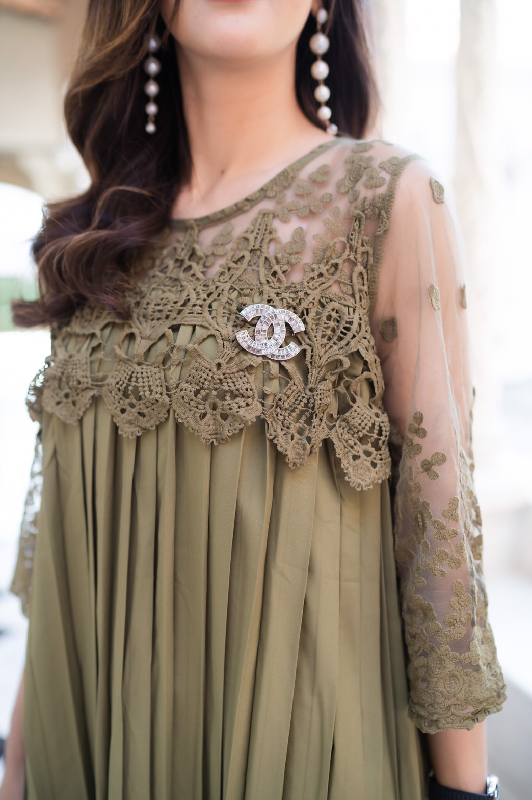 Sale+++#Cutie Minute 14104 เดรสผ้าชีฟองเกาหลีเกรดพรีเมี่ยม เนื้อผ้าดีมากค่ะ อัดพลีทแน่นๆ ด้านบนใช้ผ้าออเเกนซ่างานปักลูกไม้สุดหรูเริ่ด เดรสทรงโอเวอร์ไซส์ใส่เก๋ๆ สวยครบจริงๆค่ะ ใส่ไปงานดูดีสุดสุด งานสวยตัดเย็บดีเนี๊ยบ มี 5 สี เลือดหมู กรม ชมพูกลีบบัว (สีใหม