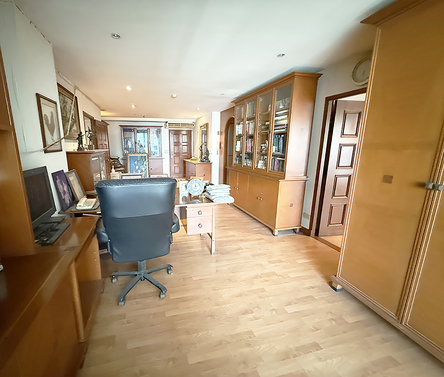 ขายคอนโด 2 ห้องเชื่อมกัน โมเดอร์นทาวน์ คลองตัน พระโขนง กรุงเทพฯ