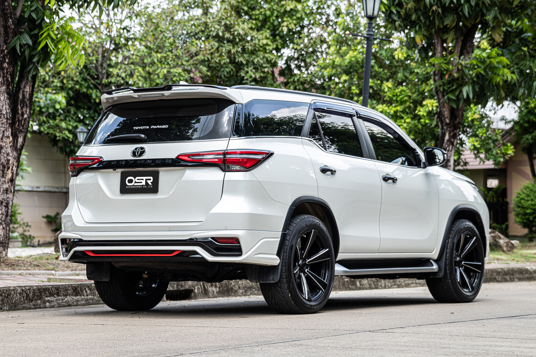 ชุดแต่งรถ-สเกิร์ต-อุปกรณ์แต่งรถ Toyota Fortuner 2020 รุ่นมาตรฐาน (Facelift) ทรง Fair FD-4