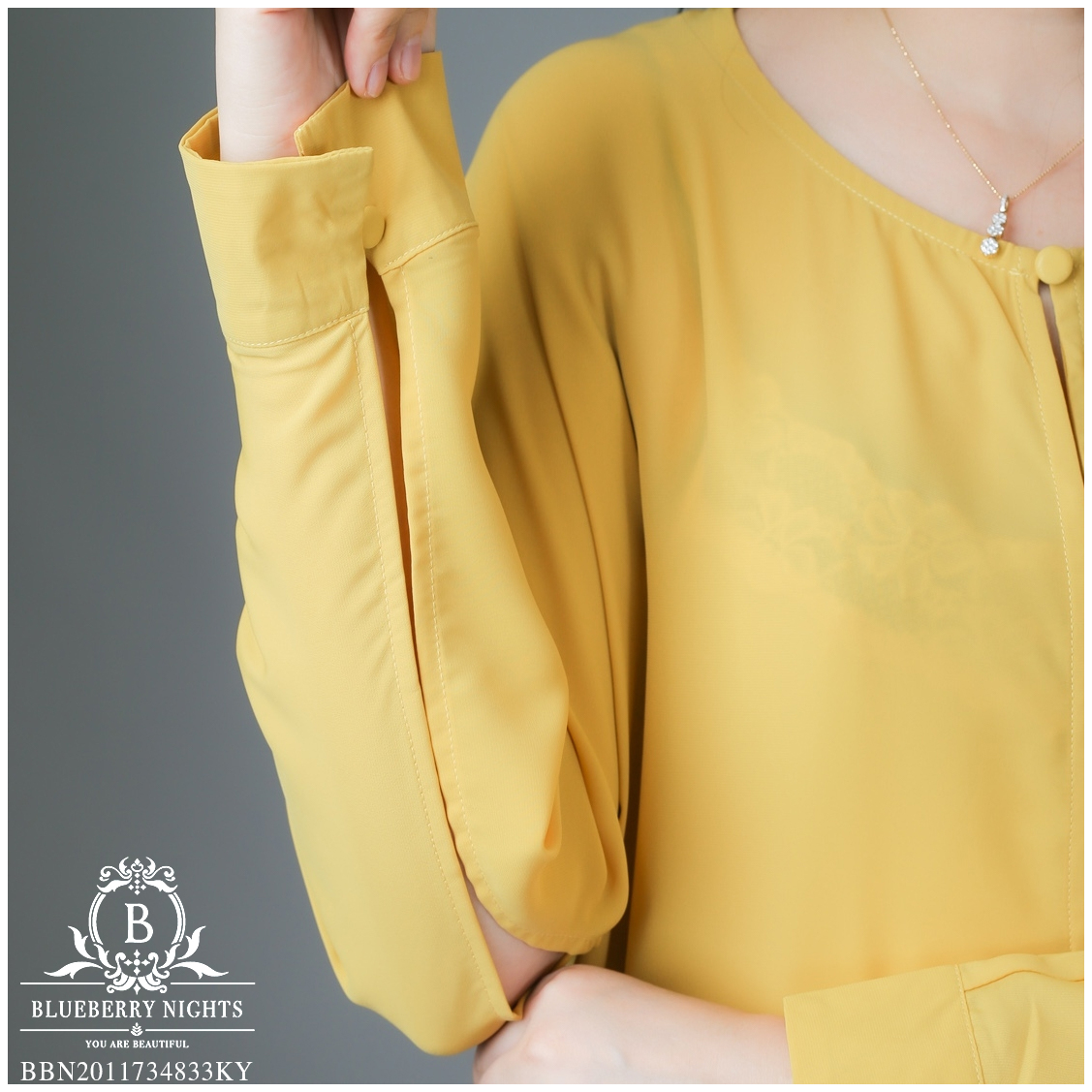 Sale++#Blueberry Nights B3610 เสื้อเชิ้ตชีฟองแขนยาว สีพื้นเรียบหรู ผ้าชีฟองเบรนด์เนื้อนุ่มสวยสุดหรู ผ้าเนื้อดีสัมผัสนุ่มใส่สบายมากๆค่ะ แพทเทิร์นเสื้อเชิ้ตแขนยาวติดกระดุมปลายแขน ช่วงล่างของแขนผ่าสวยเก๋ 4 สีคลาสสิค สีเขียว/ สีเทา/ สีเหลือง/ สีขาว ขนาด รอบอก