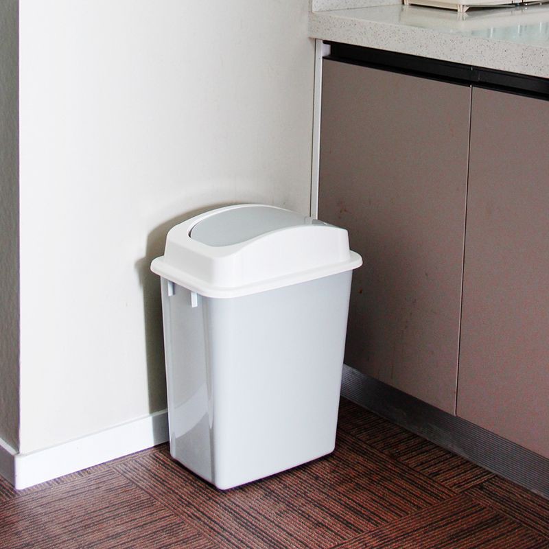 KASSA HOME ถังขยะฝาสวิง 20 ล. รุ่น TG51780 ขนาด 36 x 26 x 48 ซม. สีเทา ผลิตจากพลาสติก PP เนื้อหนา คุณภาพดี