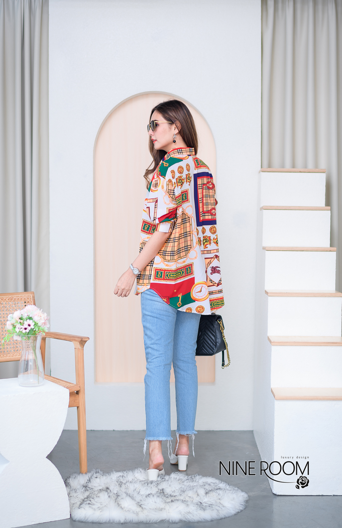 Sale++#Nine Room ฿550 B3722 เสื้อเชิ๊ทแขนยาวคอปกทรงสวย พร้อมสาบกระดุมยาวด้านหน้าใช้งานได้จริง ใช้ผ้าผสมโพลี่ฯ(POLY BLEND) ผ้าเนื้อดี ไม่อมความร้อน ใส่สบาย และเพิ่มความโดดเด่นด้วยลายพิมพ์ไฮแบรนด์สวยๆได้ลุคไฮ ลายเส้นคมชัดทั้งตัวค่ะ