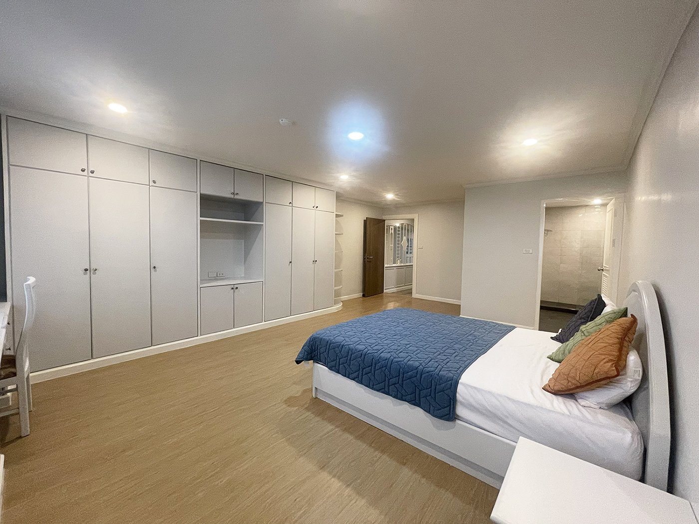 83511 ขายคอนโด ยูนิตพิเศษที่ Oriental Towers เอกมัย