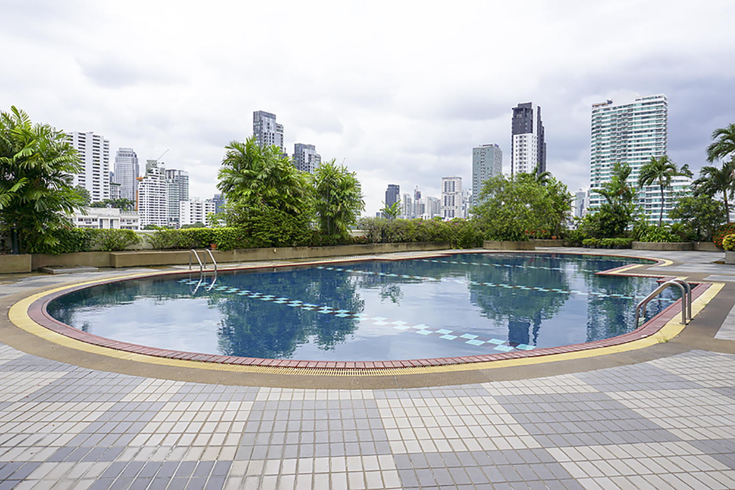 ขายคอนโด 2 ห้องเชื่อมกัน โมเดอร์นทาวน์ คลองตัน พระโขนง กรุงเทพฯ