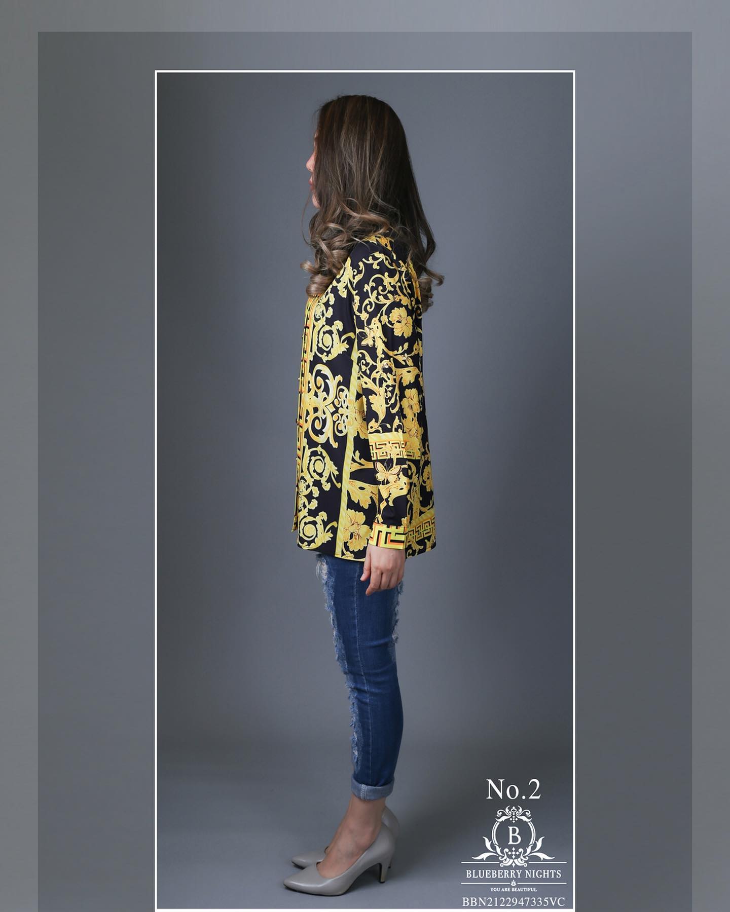 Sale+++#Blueberry Nights B3660 New อัพเกรด แพทเทิร์น (vs) เนื้อผ้า ☆ เสื้อแบรนด์เนมทีเชิ้ตคอจีนแขนยาว ผ้าโพลีเอสเตอร์อัพเกรด เนื้อนุ่มมากขึ้น ตัดเย็บสวยเนี้ยบสไตล์แบรนด์เนมสุดหรู ดีเทลพิมพ์ลายสีคมชัดสวยเป๊ะ อัพเกรดแพทเทิร์นเสื้อคอจีนให้ใส่สบาย เหมา