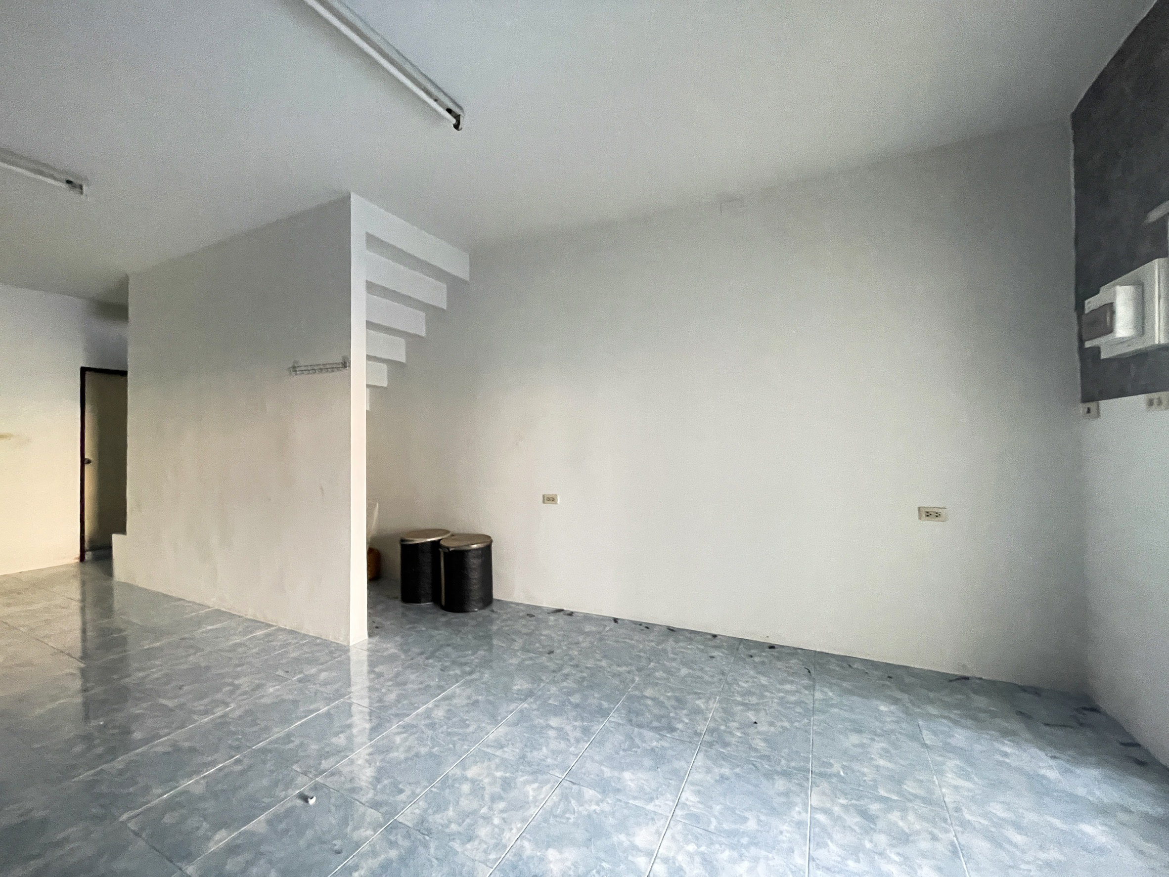 76993-ขายทาวน์เฮ้าส์ อีสแลนด์ แอนด์ เฮ้าส์ ดอนหัวฬ่อ ชลบุรี