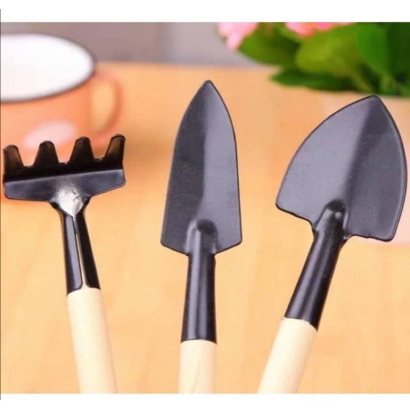 อุปกรณ์ปลูกต้นไม้ชุดพรวนดินขนาดเล็ก 3 ชิ้น (เสียมเรียว เสียมป้าน คราด)