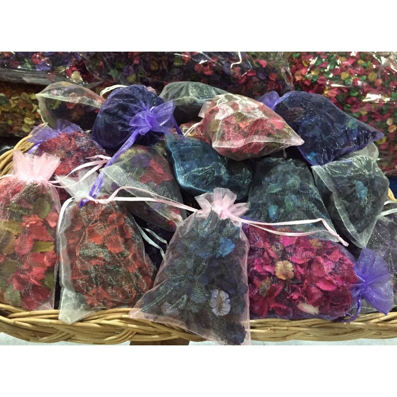 บุหงา ดอกไม้หอมปรับสภาพอากาศในตู้เสื้อผ้า ห้องน้ำ หรือใช้เป็นของแจกของชำร่วย ใส่ถุงใหมแก้วอย่างดี