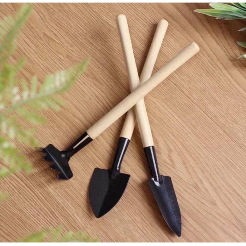 อุปกรณ์ปลูกต้นไม้ชุดพรวนดินขนาดเล็ก 3 ชิ้น (เสียมเรียว เสียมป้าน คราด)