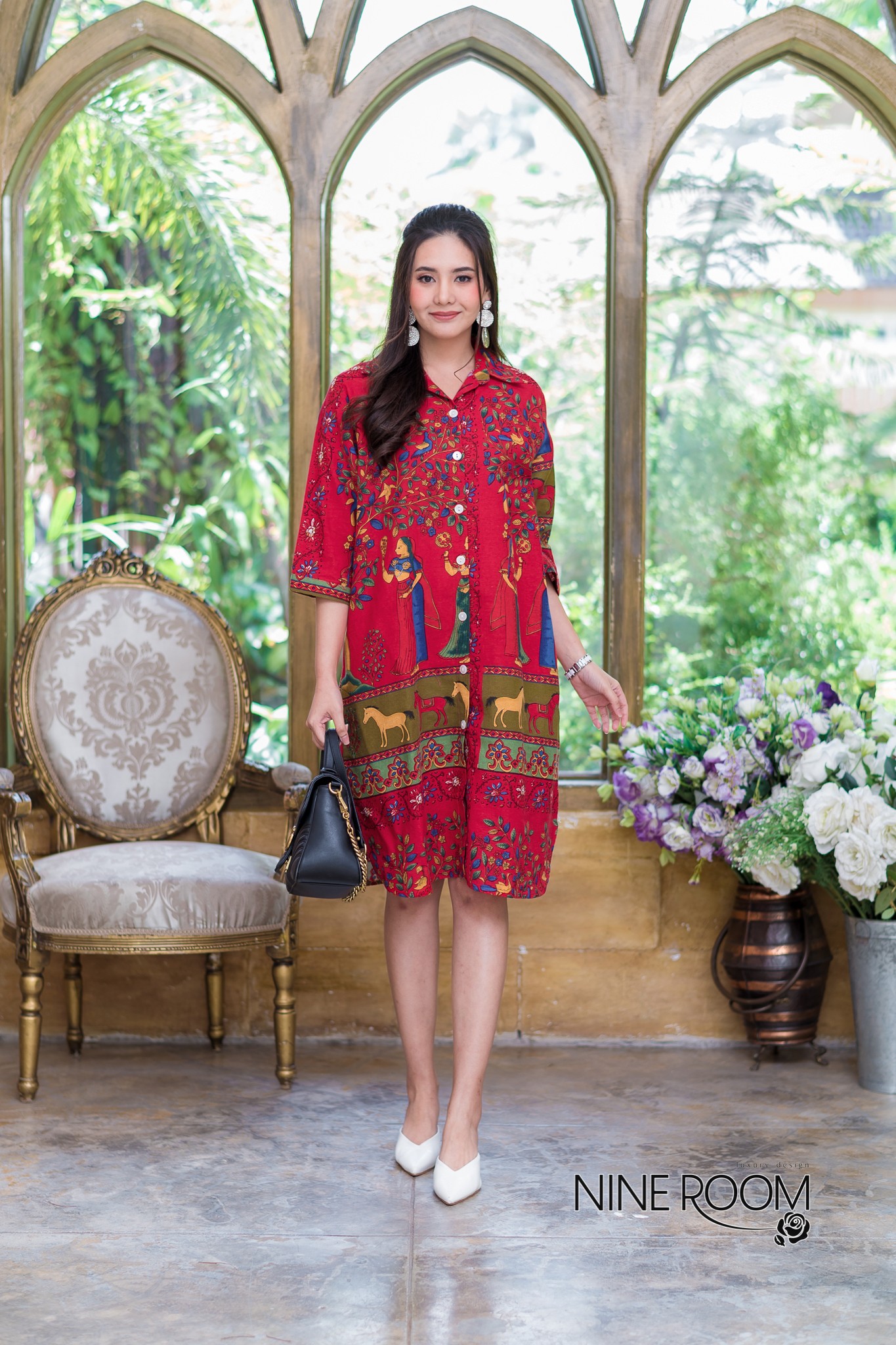 SaLe+++#Nine Room 14046 SHIRT DRESS -เชิ๊ตเดรสคอปก พร้อมสาบกระดุมยาวด้านหน้าใช้ผ้าฝ้ายผสมลินิน(cotton mix linen) ตัวผ้าไม่หนา-ไม่บาง ระบายอากาศดี ไม่ร้อน มีความโดดเด่นด้วยลายอิยิปต์-ฟาโรห์ลายสวยๆทั้งตัว เสริมคัทติ้งด้วยการผ่าชายข้างเพื่อความสวยงาม และมีกร