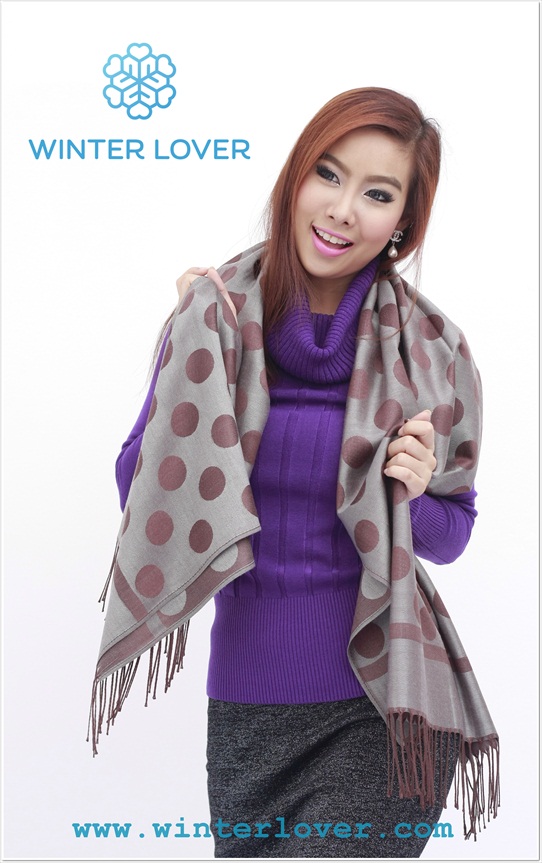 ผ้าพันคอลายจุดผ้าพัสมีน่าสีเทาคลาสสิค ตัดกับสีน้ำตาล(พร้อมส่ง)