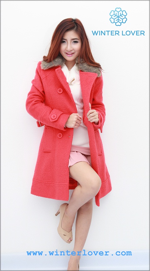 เสื้อโค้ทยาวสีแดงอมชมพูผ้าWoolแต่งขนเฟอร์สีน้ำตาลที่ปก ทรงเข้ารูปสวย(พร้อมส่ง)(M,L,XL,2XL)