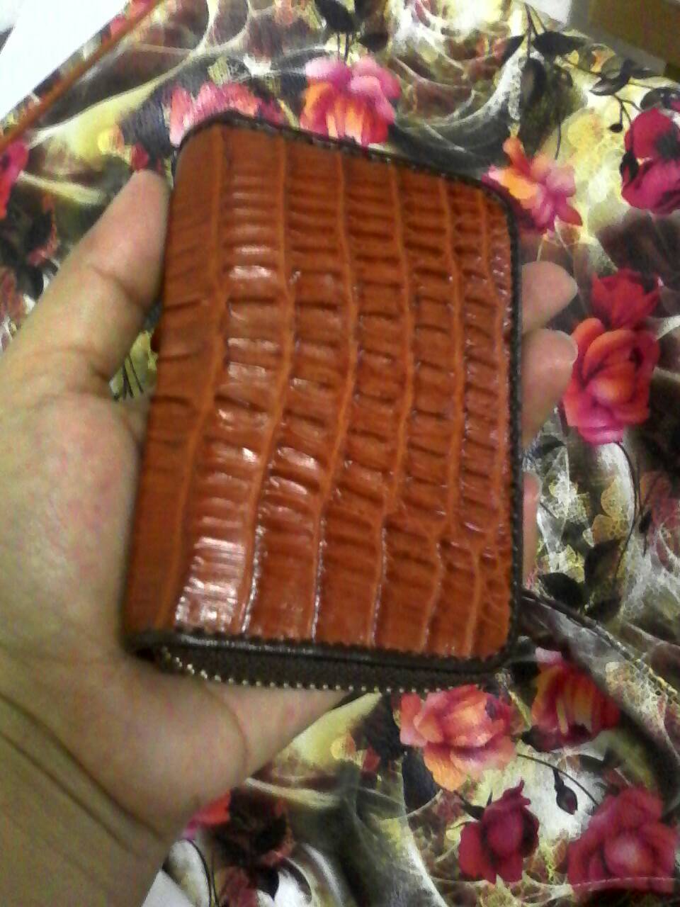 ทำจากหนังจระเข้ สีน้ำตาล