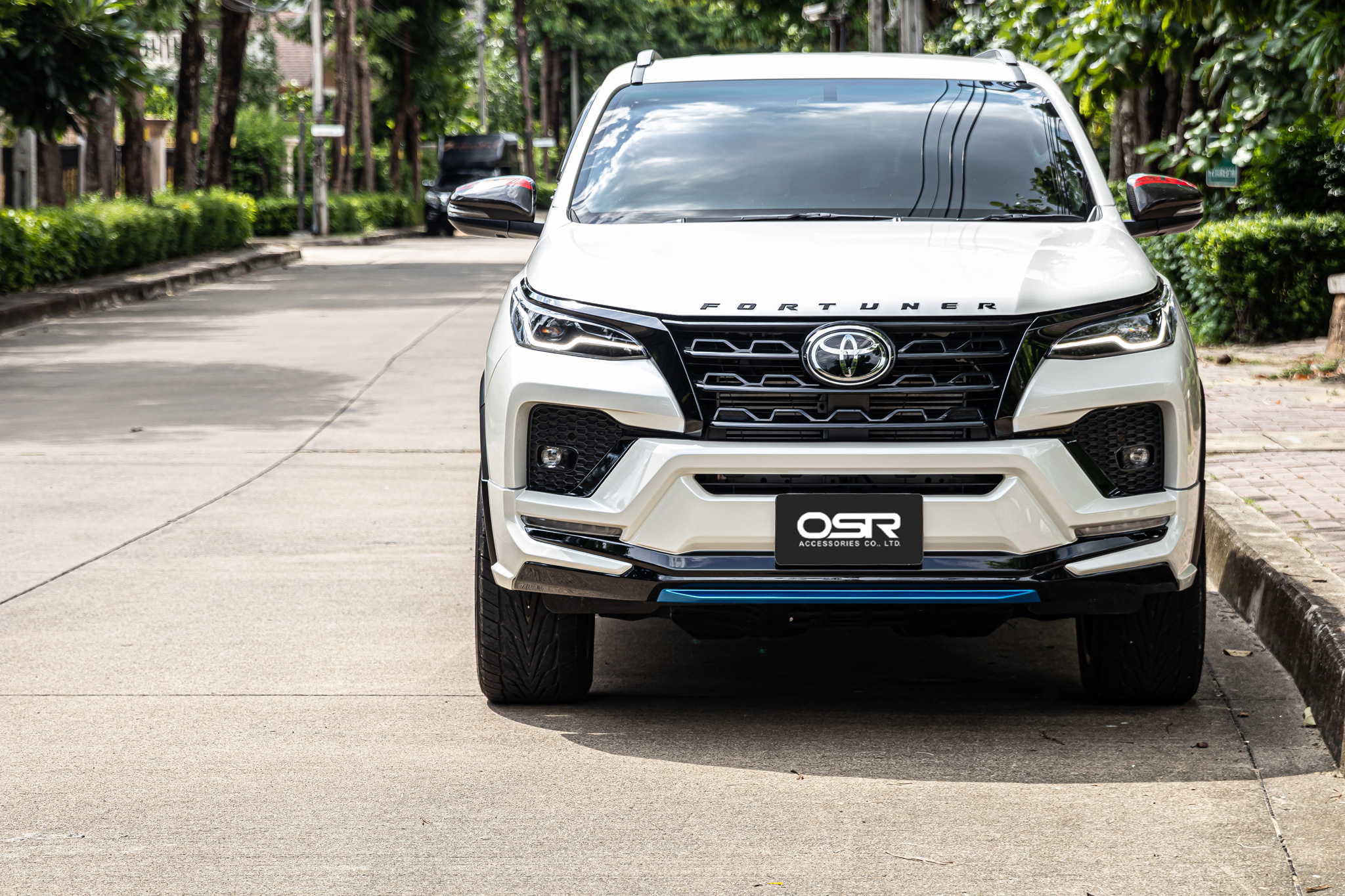 ชุดแต่งรถ-สเกิร์ต-อุปกรณ์แต่งรถ Toyota Fortuner 2020 รุ่นมาตรฐาน (Facelift) ทรง Fair FD-4