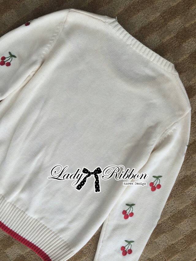 SALE++D7607**อก40**เซ็ตเสื้อสเวตเตอร์ปักลายเชอร์รี่และกระโปรงคาดเข็มขัด ตัวเสื้อเก๋มาก เป็นสเวตเตอร์ปักลายเชอร์รี่ไว้ใส่หน้าหนาวอากาศเย็นสบาย มาพร้อมกระโปรงทรงบานนิดๆ ประดับเข็มขัดที่เอว เนื้อผ้า เสื้อ Knit 100% ปักลายละเอียดเเน่น กระโปรง Polyester 100% ซ