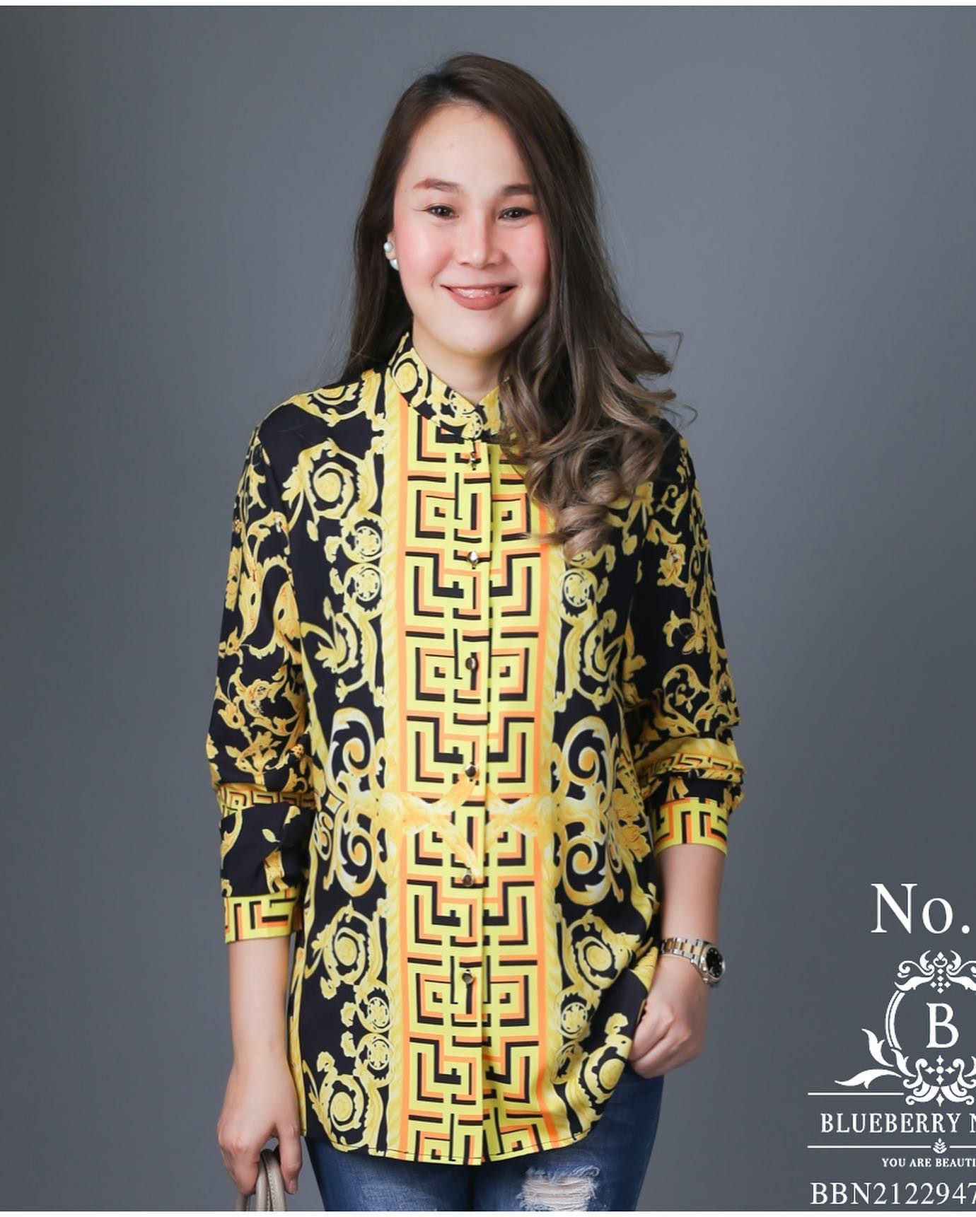 Sale+++#Blueberry Nights B3660 New อัพเกรด แพทเทิร์น (vs) เนื้อผ้า ☆ เสื้อแบรนด์เนมทีเชิ้ตคอจีนแขนยาว ผ้าโพลีเอสเตอร์อัพเกรด เนื้อนุ่มมากขึ้น ตัดเย็บสวยเนี้ยบสไตล์แบรนด์เนมสุดหรู ดีเทลพิมพ์ลายสีคมชัดสวยเป๊ะ อัพเกรดแพทเทิร์นเสื้อคอจีนให้ใส่สบาย เหมา