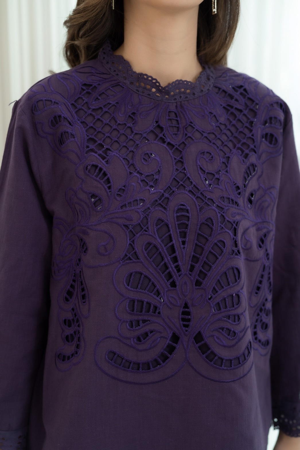 SaLe++14015**ชุดเซ็ท+Maskขาสั้นผ้าลินินเกรดพรีเมี่ยม เนื้อผ้าดี งานดีเทลปักฉลุทั้งตัวสวยมากค่ะ อลังการสุดๆ แต่งขอบตัวผ้าลูกไม้ ชุดเซ็ทดีไซน์สวยเก๋ มีซับในทั้งชุด กางเกงมีกระเป๋าซ่อน ชุดสวยผ้าดีใส่สบาย เหมาะกับอากาศบ้านเรามากๆค่ะ ** Mask ทรงสวยปรับเข้ากับโ