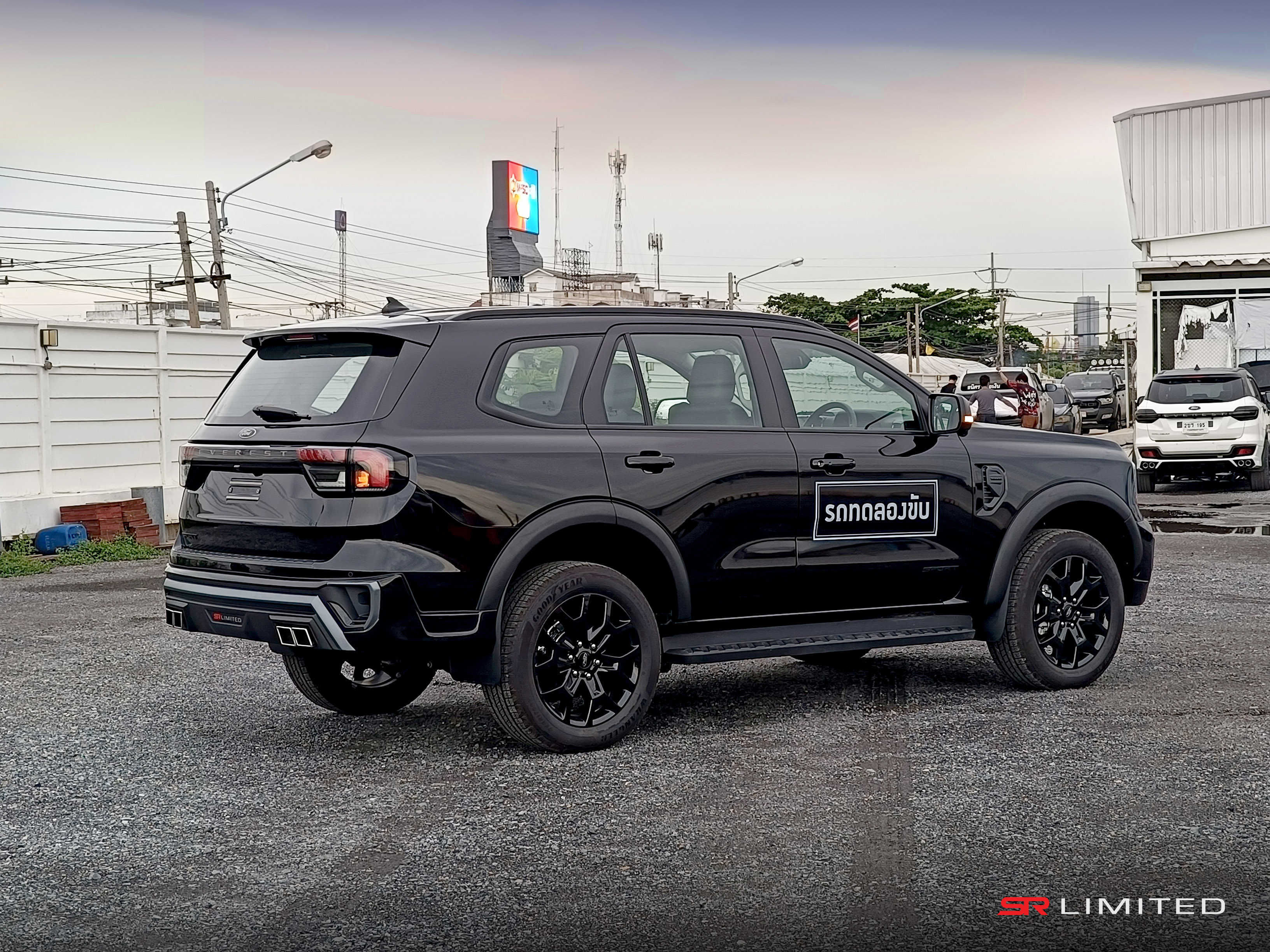 ชุดแต่งรถ-สเกิร์ต-อุปกรณ์แต่งรถ Ford Everest 2022 2023 2024 Next-Gen ทรง SR-Limited