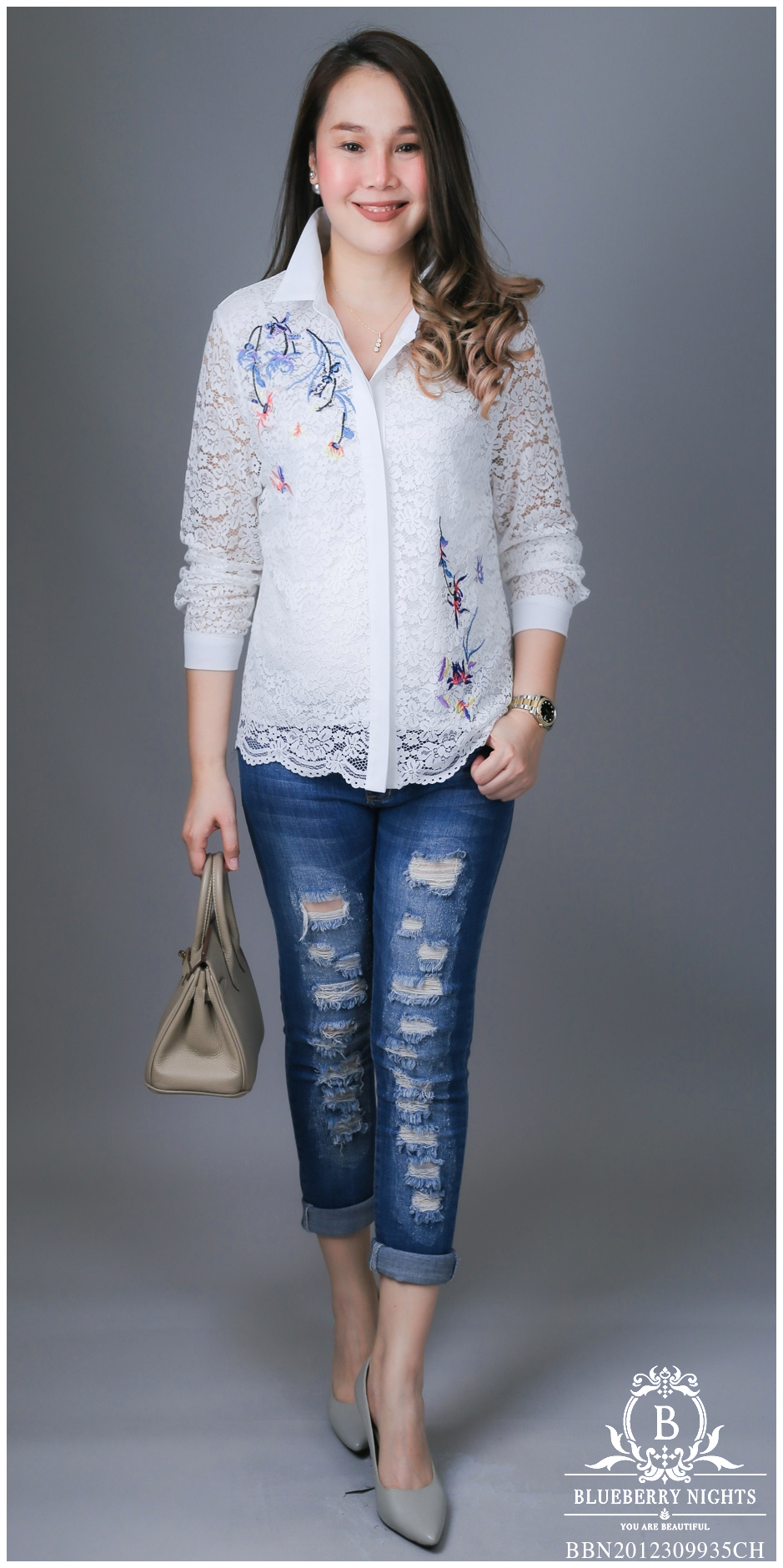 Sale+++B3629 เสื้อเชิ้ตลูกไม้อิตาลีปักลายดอกไม้ ผ้าลูกไม้อิตาลีเกรดพรีเมี่ยมเนื้อนุ่มเบาใส่สบายมากค่ะ แพทเทิร์นเสื้อเชิ้ตกระดุมหน้ายาวตลอด ดีเทลด้านหน้าปักดิ้นลายดอกไม้สวยหรูค่ะ มีซับในทั้งตัว ♡เหมาะสำหรับสาวๆรอบอก(36-44)♡ รุ่นใหม่ ขายดีมากๆ