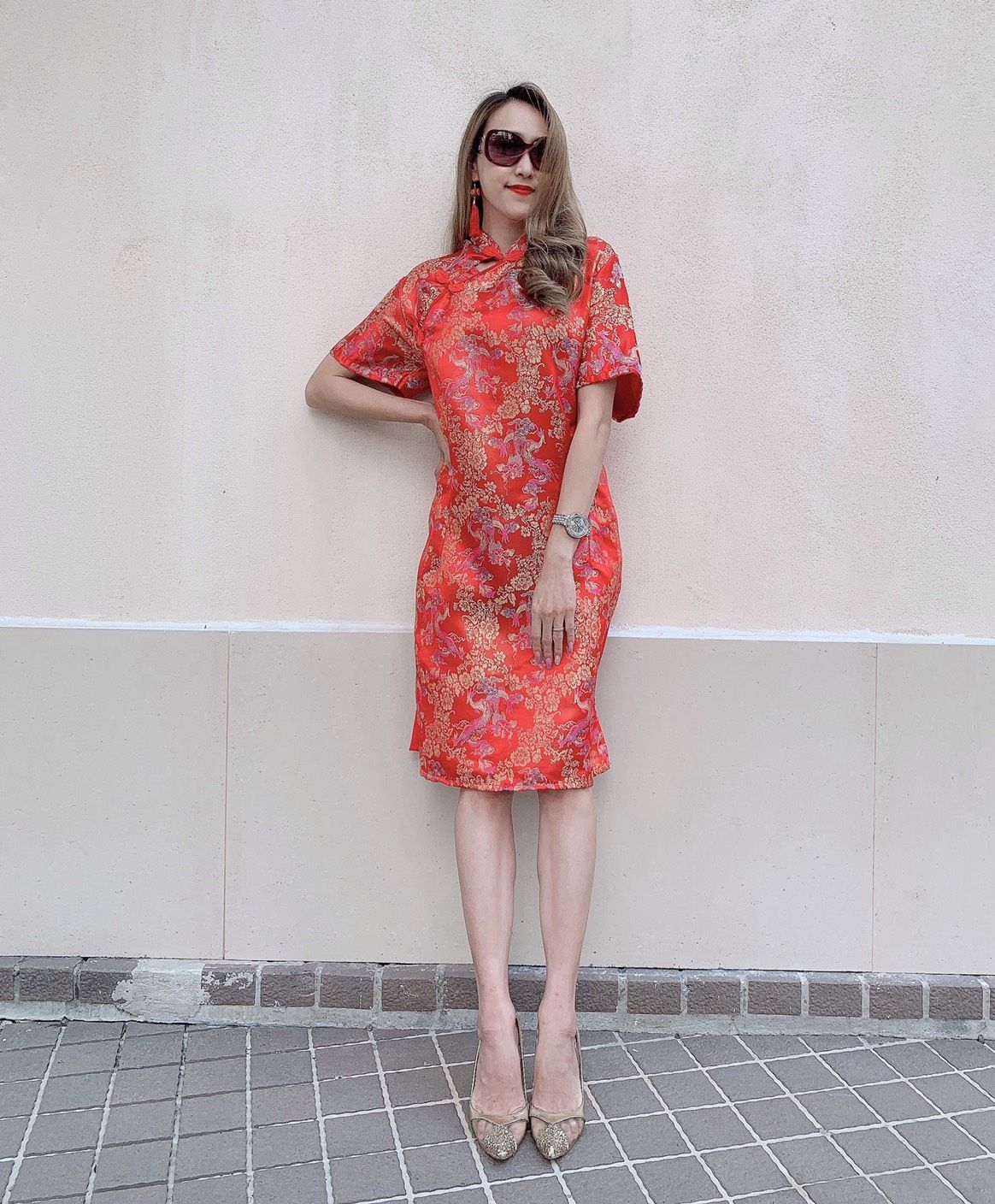 Sale+++# TA-TA-RA 14120 เดรสกี่เพ้า ด้านหน้าผ้าSilk Saltin ทอลายมังกรลายมงคล ตัดลายสวยหรูสีทอง ด้านหลังผ้าพื้น คอจีน กระดุมจีน มีซิปหลังค่ะ ใส่สวย รวย ปังคร้า SIZE : FREESIZE • อก44" • เอว42" • สะโพก46" • วงแขน22" • แขนยาว8.5" • ย