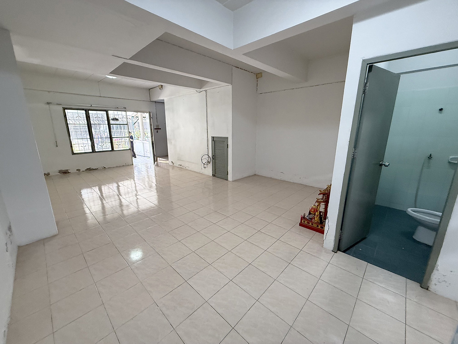 86372 ขายทาวน์เฮ้าส์ หมู่บ้านเดอะคันทรีเมืองใหม่2 เสม็ด เมืองชลบุรี