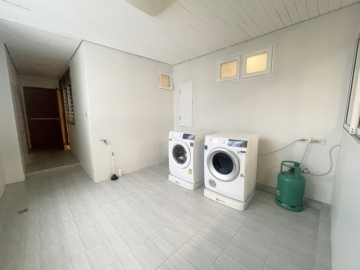 83511 ขายคอนโด ยูนิตพิเศษที่ Oriental Towers เอกมัย