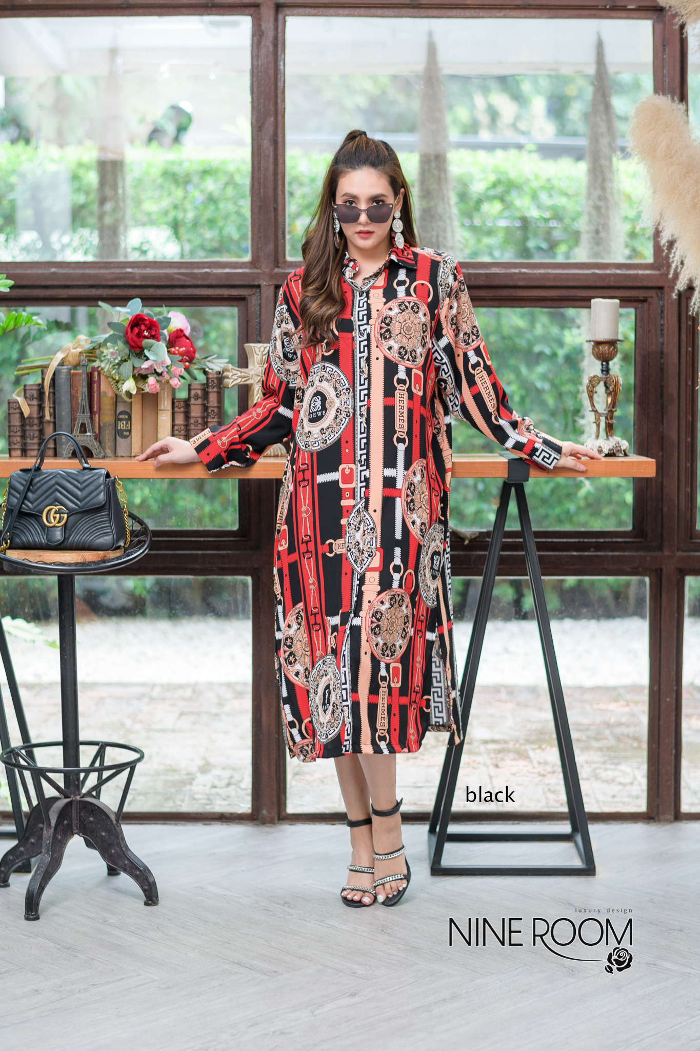 SaLe+++#Nine Room 14106 MAXI SHIRT - แม๊กซี่เชิ๊ตแขนยาวคอปก พร้อมสาบกระดุมยาวด้านหน้า ใช้ผ้าโพลี่ฯผสมซิลล์เกรดพรีเมี่ยม (PREMIUM POLY MIX SILK ) เนื้อผ้าดี ตัวผ้านุ่ม ไม่คัน มีความโดดเด่นด้วยงานพิมพ์ลายไฮแบรนด์ทั้งตัว มาพร้อมกระเป๋าข้างค่ะ •Color |3สี 1.