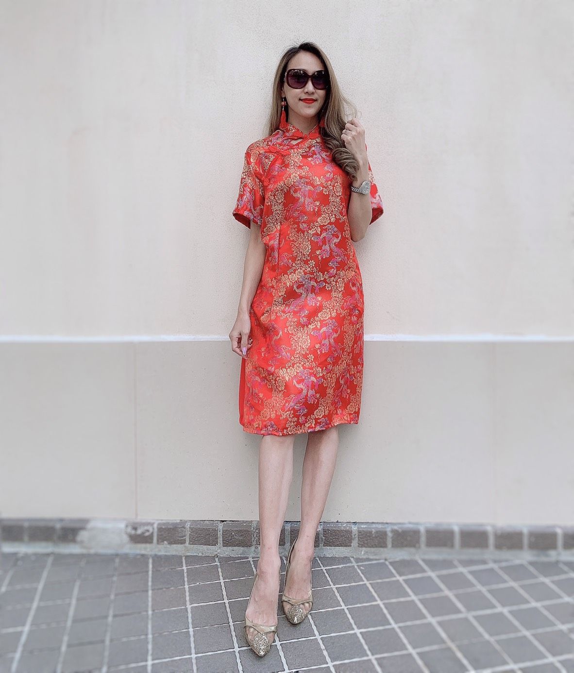 Sale+++# TA-TA-RA 14120 เดรสกี่เพ้า ด้านหน้าผ้าSilk Saltin ทอลายมังกรลายมงคล ตัดลายสวยหรูสีทอง ด้านหลังผ้าพื้น คอจีน กระดุมจีน มีซิปหลังค่ะ ใส่สวย รวย ปังคร้า SIZE : FREESIZE • อก44" • เอว42" • สะโพก46" • วงแขน22" • แขนยาว8.5" • ย