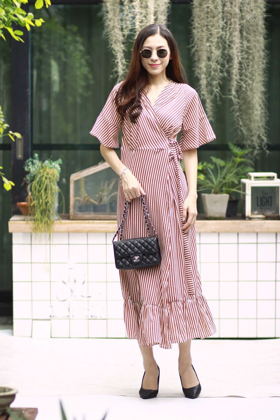 MD0035 เสื้อผ้าแฟชั่นเกาหลี เดรสเกาหลี เดรสยาว เดรสแฟชั่น แม็กซี่เดรส Maxidress เดรสลายทาง Maxi Dress (สีน้ำตาล)