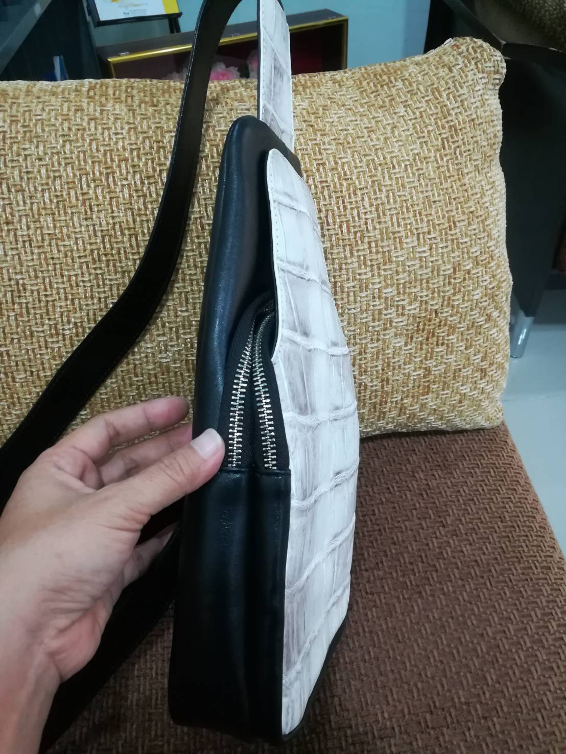 กระเป๋าหนังจระเข้แท้คาดไหล่, คาดหลัง, สะพายลำลอง