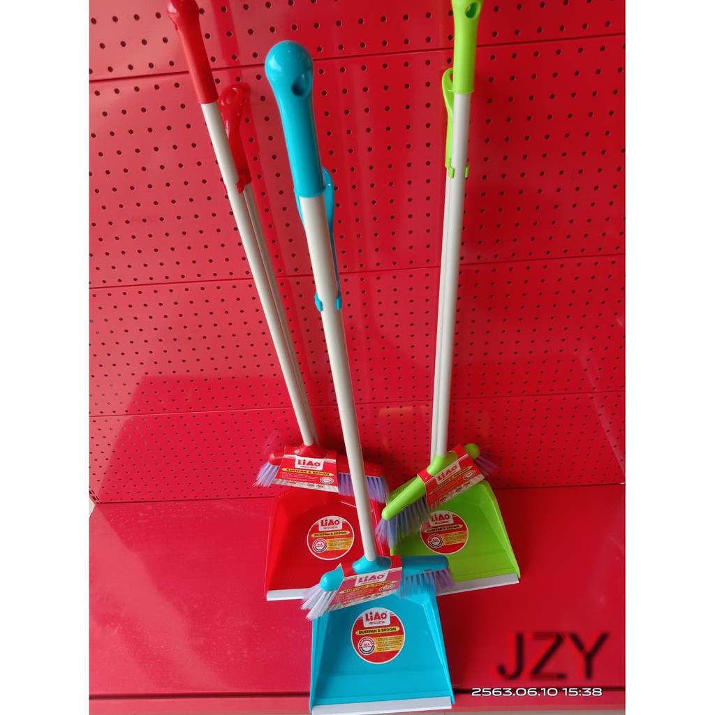 อุปกรณ์ทำความสะอาด ไม้กวาดพร้อมที่โกยขยะ ยี่ห้อLIAO รหัสสินค้า🌻 C130020 🌻