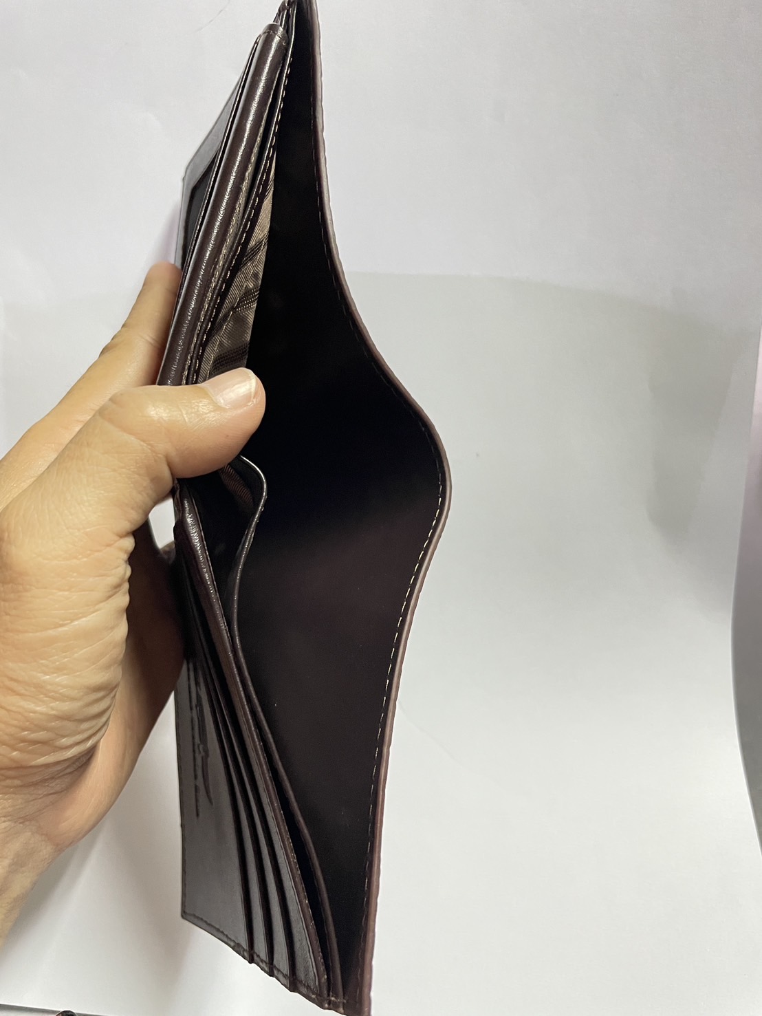 กระเป๋าหนังจระเข้แท้ หนังท้อง