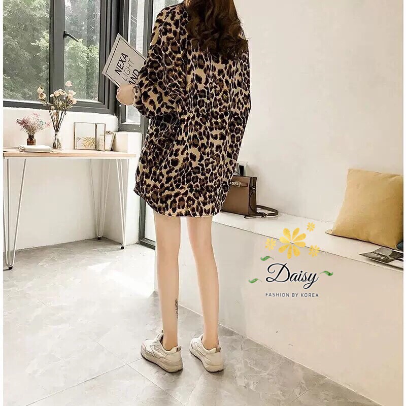 SaLe++++B2985**เสื้อเชิตลายเสือ แบบเสื้อตัวยาวผ้าคอตตอนทึบแสง ผ้าหนานิ่ม ตัวยาวคลุมสะโพก แมทง่าย ใส่กับยีนส์หรือใส่กับเลกกิ้งได้ค่ะ งานสวยค่ะ เหมาะใส่กับยีนส์ เสื้อกระดุมหน้ายาวค่ะ 🌟ลายเสือ อก 40’’ ยาว 31 🌟ผ้าใส่สบาย ทรงใส่ง่าย งานสวยค่ะ