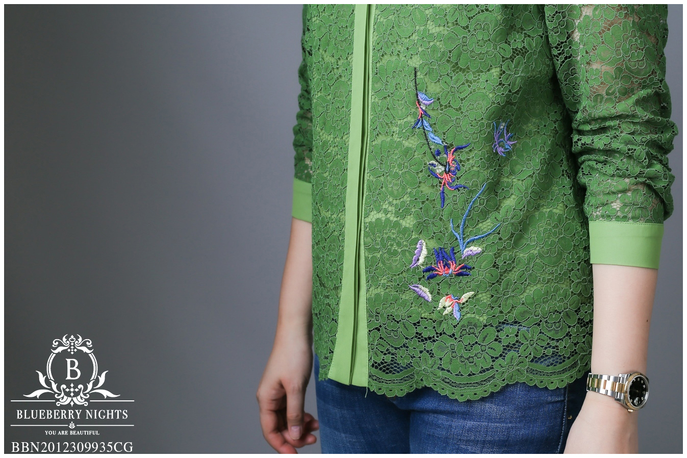 Sale+++B3629 เสื้อเชิ้ตลูกไม้อิตาลีปักลายดอกไม้ ผ้าลูกไม้อิตาลีเกรดพรีเมี่ยมเนื้อนุ่มเบาใส่สบายมากค่ะ แพทเทิร์นเสื้อเชิ้ตกระดุมหน้ายาวตลอด ดีเทลด้านหน้าปักดิ้นลายดอกไม้สวยหรูค่ะ มีซับในทั้งตัว ♡เหมาะสำหรับสาวๆรอบอก(36-44)♡ รุ่นใหม่ ขายดีมากๆ