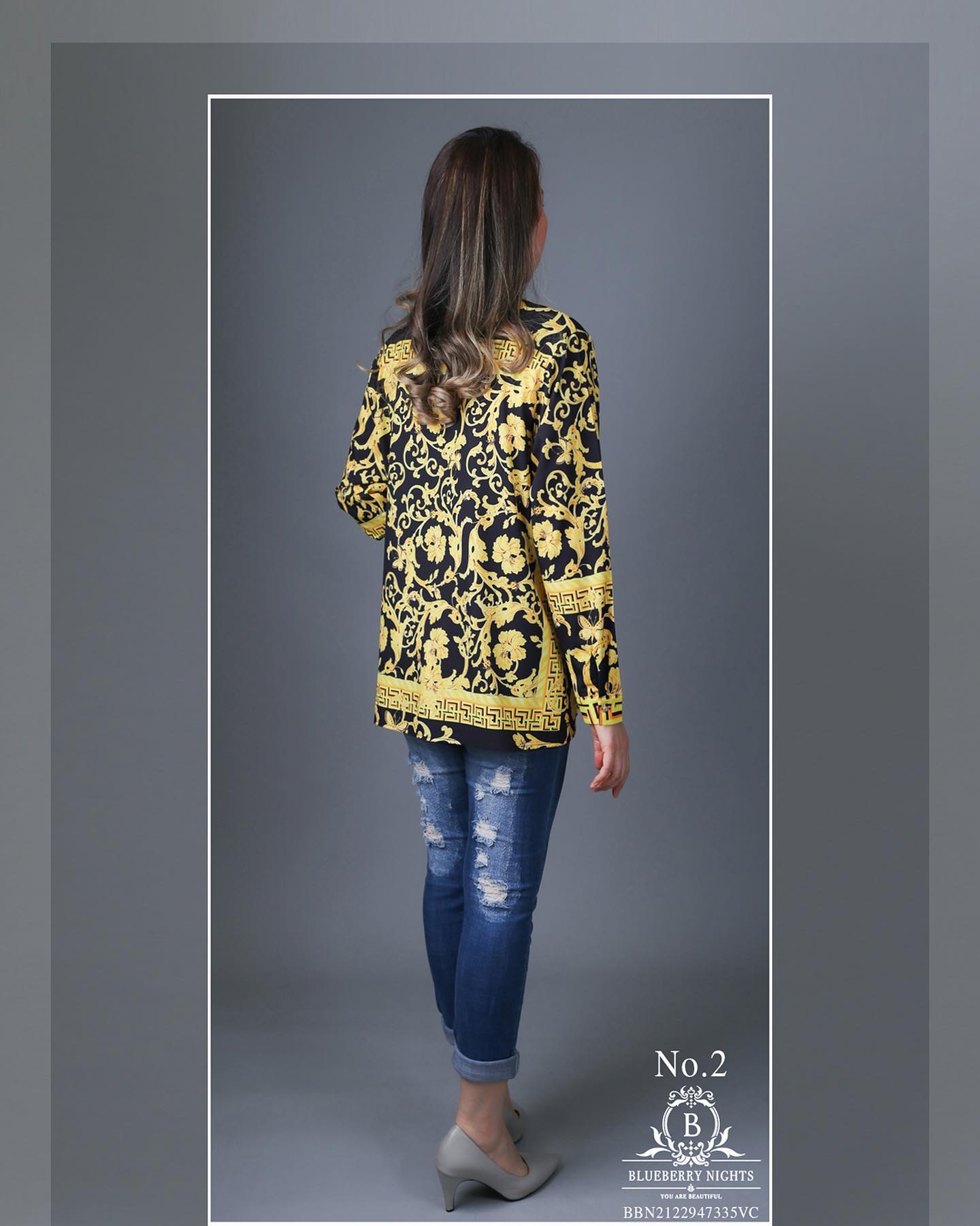 Sale+++#Blueberry Nights B3660 New อัพเกรด แพทเทิร์น (vs) เนื้อผ้า ☆ เสื้อแบรนด์เนมทีเชิ้ตคอจีนแขนยาว ผ้าโพลีเอสเตอร์อัพเกรด เนื้อนุ่มมากขึ้น ตัดเย็บสวยเนี้ยบสไตล์แบรนด์เนมสุดหรู ดีเทลพิมพ์ลายสีคมชัดสวยเป๊ะ อัพเกรดแพทเทิร์นเสื้อคอจีนให้ใส่สบาย เหมา