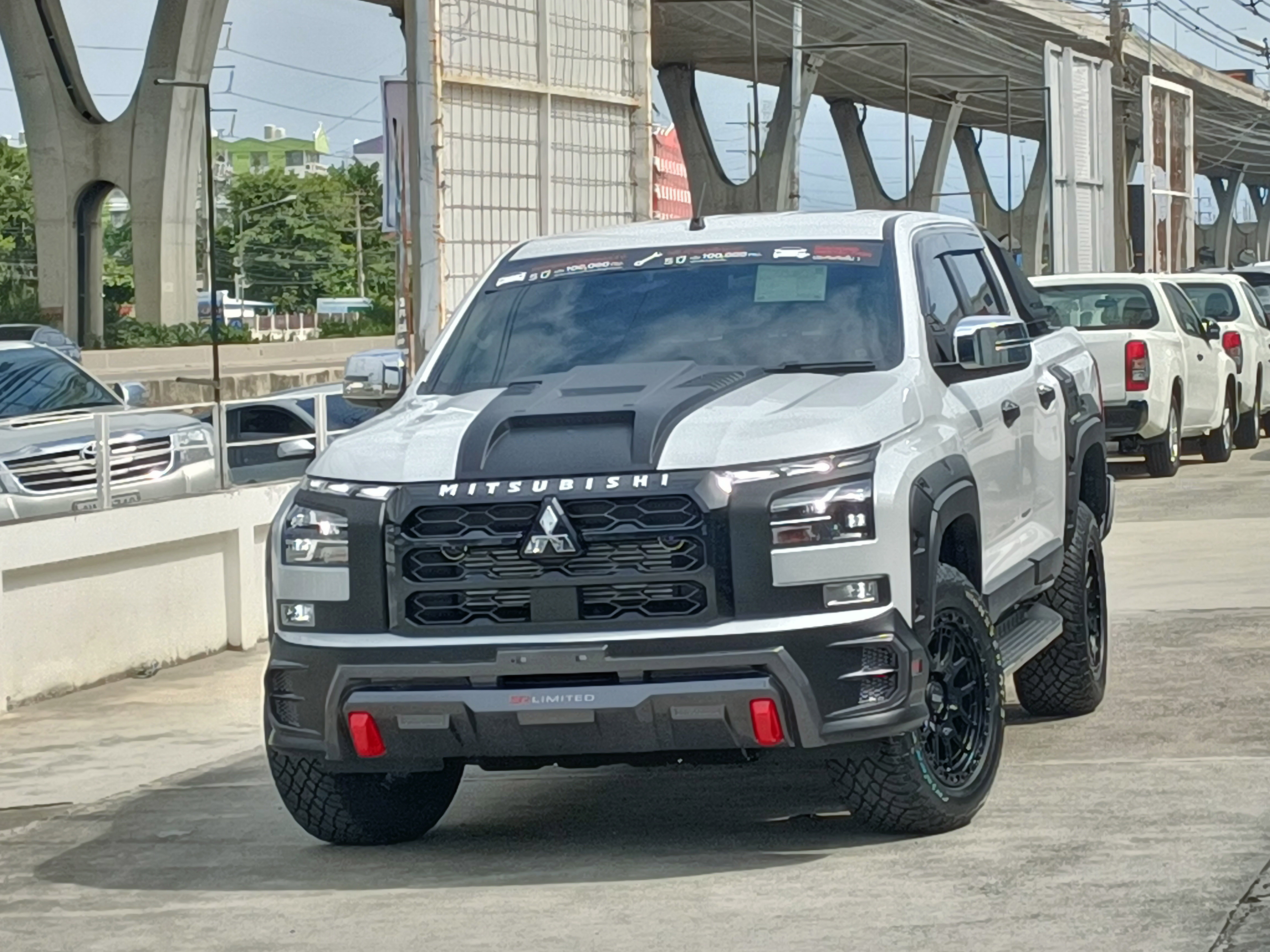 ชุดแต่งรถ New Triton 2023 [Double Cab] ทรง SR-Limited