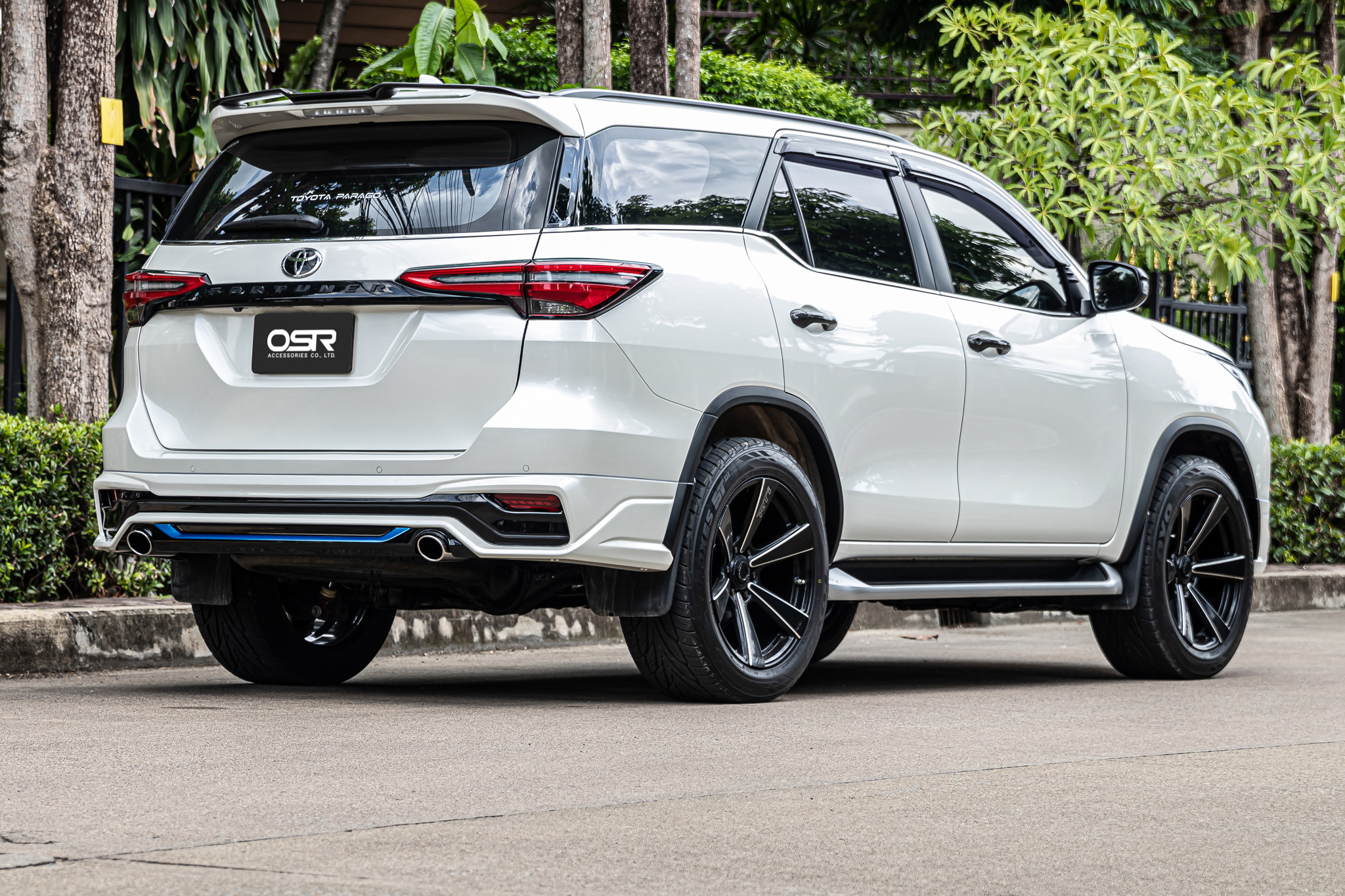 ชุดแต่งรถ-สเกิร์ต-อุปกรณ์แต่งรถ Toyota Fortuner 2020 รุ่นมาตรฐาน (Facelift) ทรง Fair FD-4S