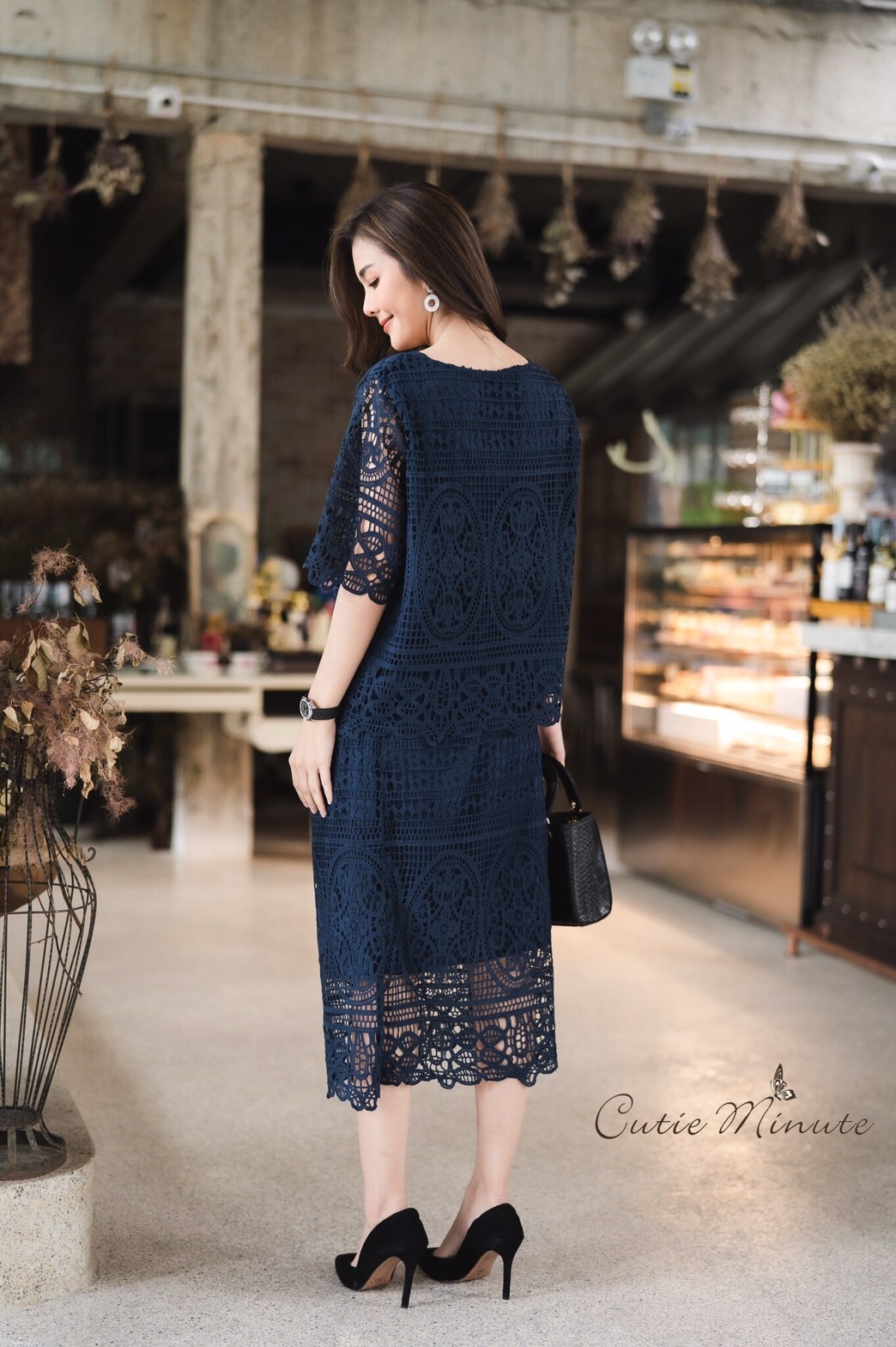 SaLe++13938**อก44**ชุดเซ็ทกระโปรงลูกไม้เนื้อหนาเกรดพรีเมี่ยม ลูกไม้ลายโมเดิร์น เลือกใช้ลายเชิง มีซับในทั้งตัว เสื้อมีซิปซ่อนด้านหลังชุดสวยมากค่ะ จะใส่ไปงานแต่ง งานบุญก็สวยมากค่ะ มี 6 สี ฟ้าตุ่น มัสตาร์ด ม่วง เขียว ชมพูกะปิ กรม -เสื้อ- อก ฟรีไซส์ 44"