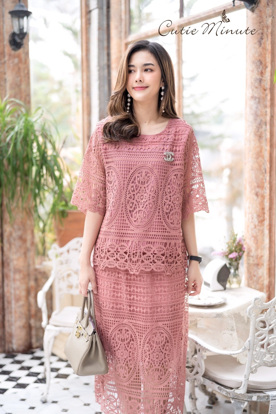 SaLe++13938**อก44**ชุดเซ็ทกระโปรงลูกไม้เนื้อหนาเกรดพรีเมี่ยม ลูกไม้ลายโมเดิร์น เลือกใช้ลายเชิง มีซับในทั้งตัว เสื้อมีซิปซ่อนด้านหลังชุดสวยมากค่ะ จะใส่ไปงานแต่ง งานบุญก็สวยมากค่ะ มี 6 สี ฟ้าตุ่น มัสตาร์ด ม่วง เขียว ชมพูกะปิ กรม -เสื้อ- อก ฟรีไซส์ 44"