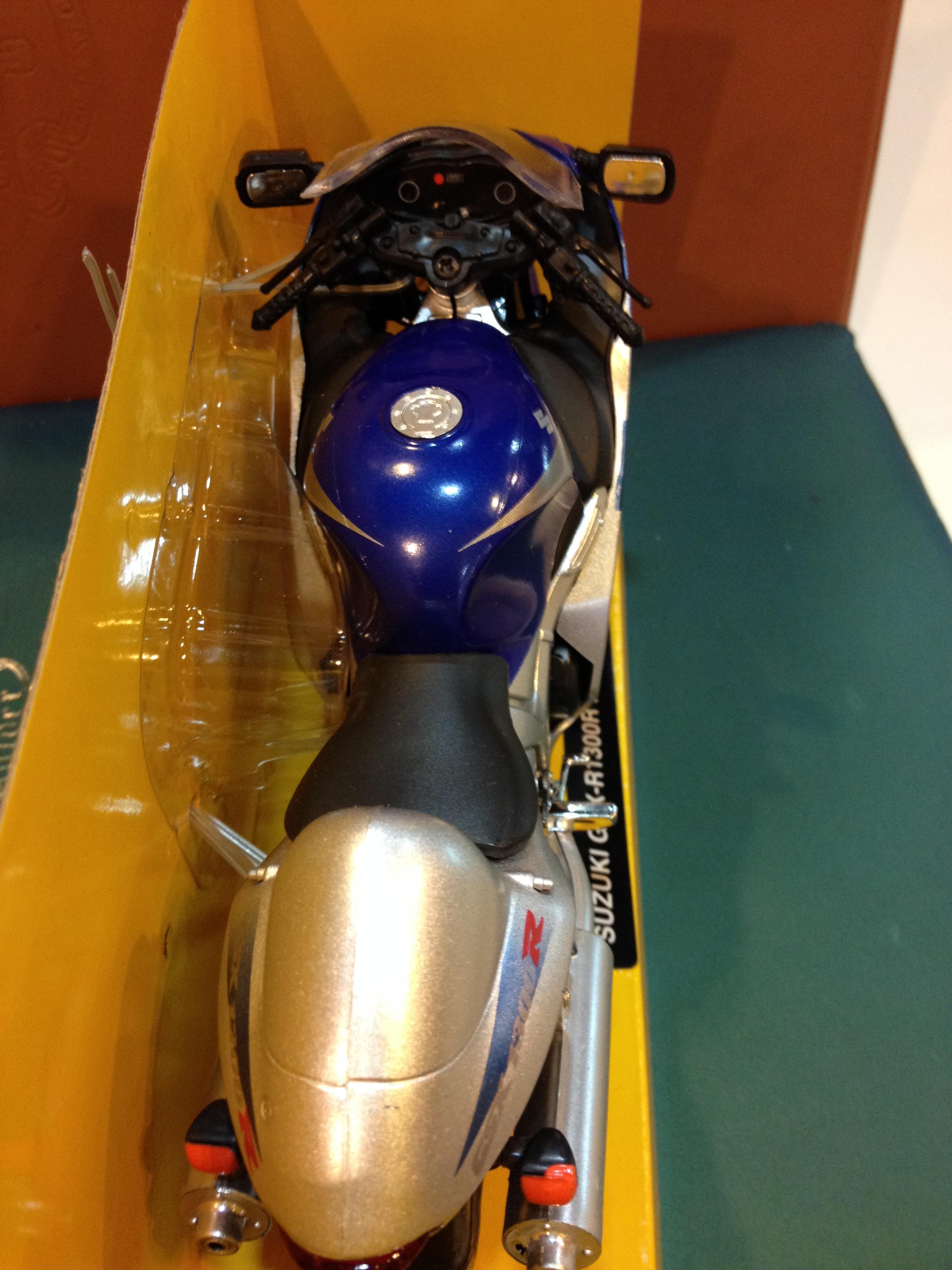 1:12 SUZUKI GSX-R1300R HAYABUSA